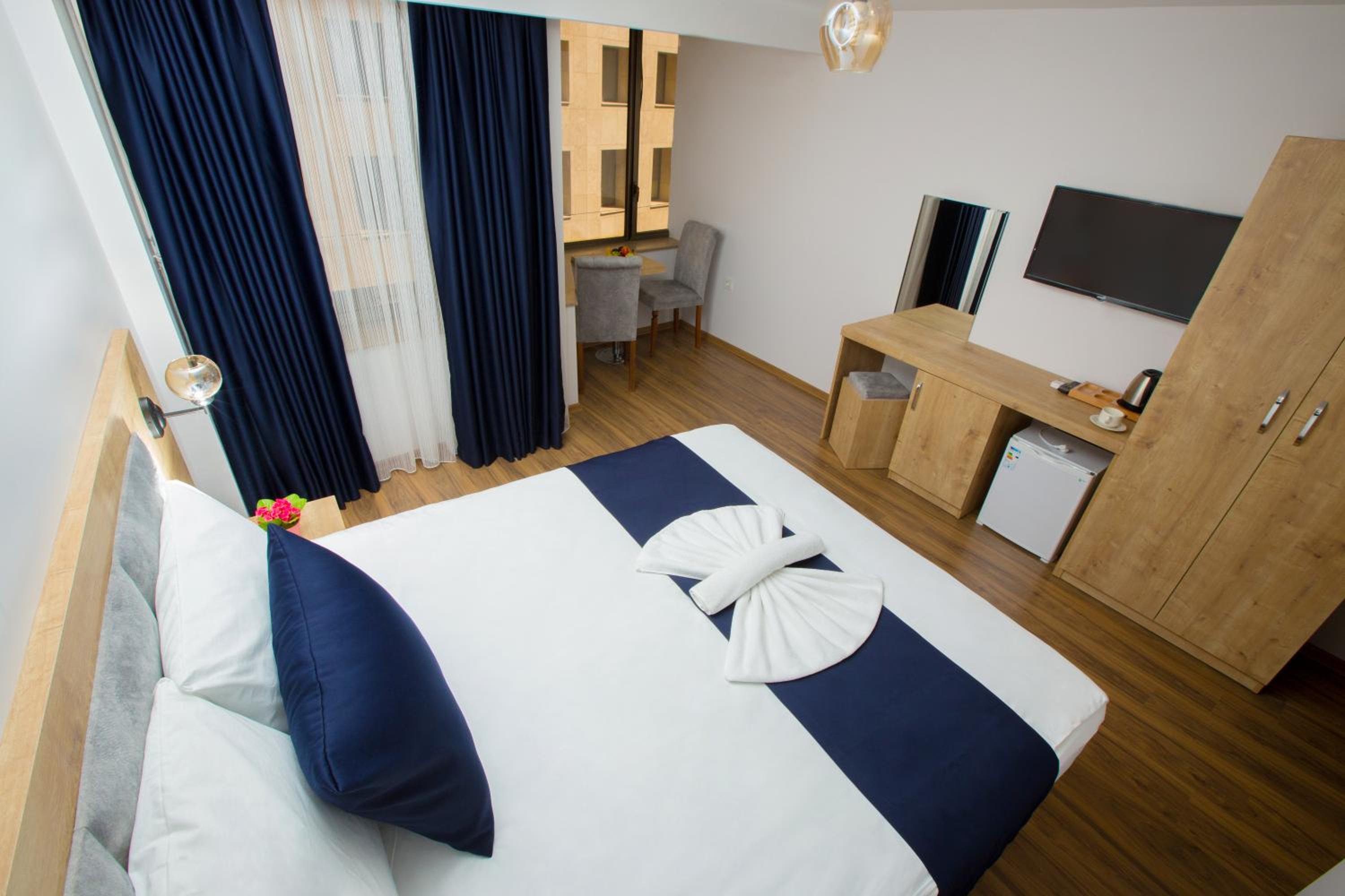 Deluxe Double or Twin Room with City View photo 2