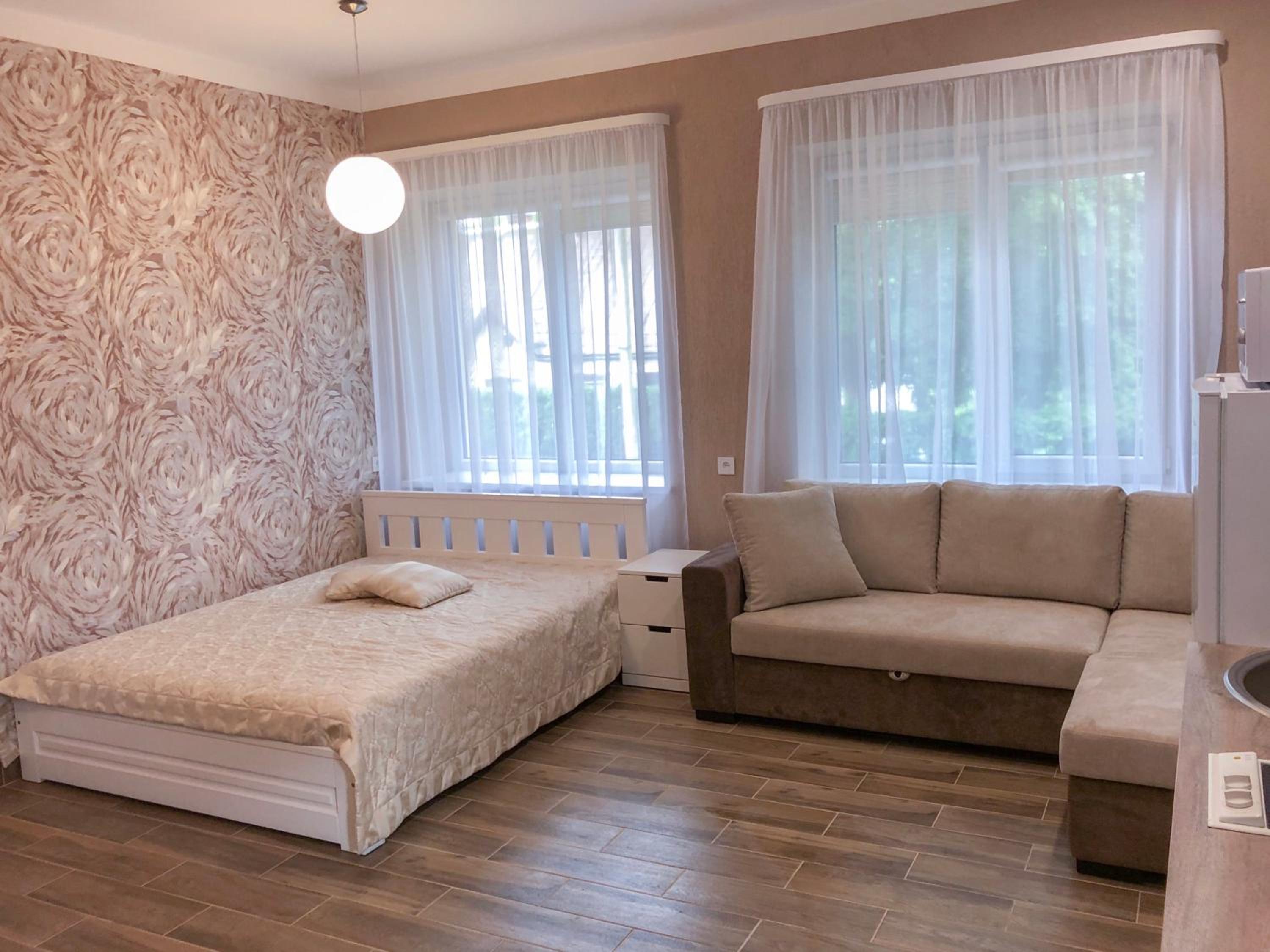 One-Bedroom Apartment - Photo 1