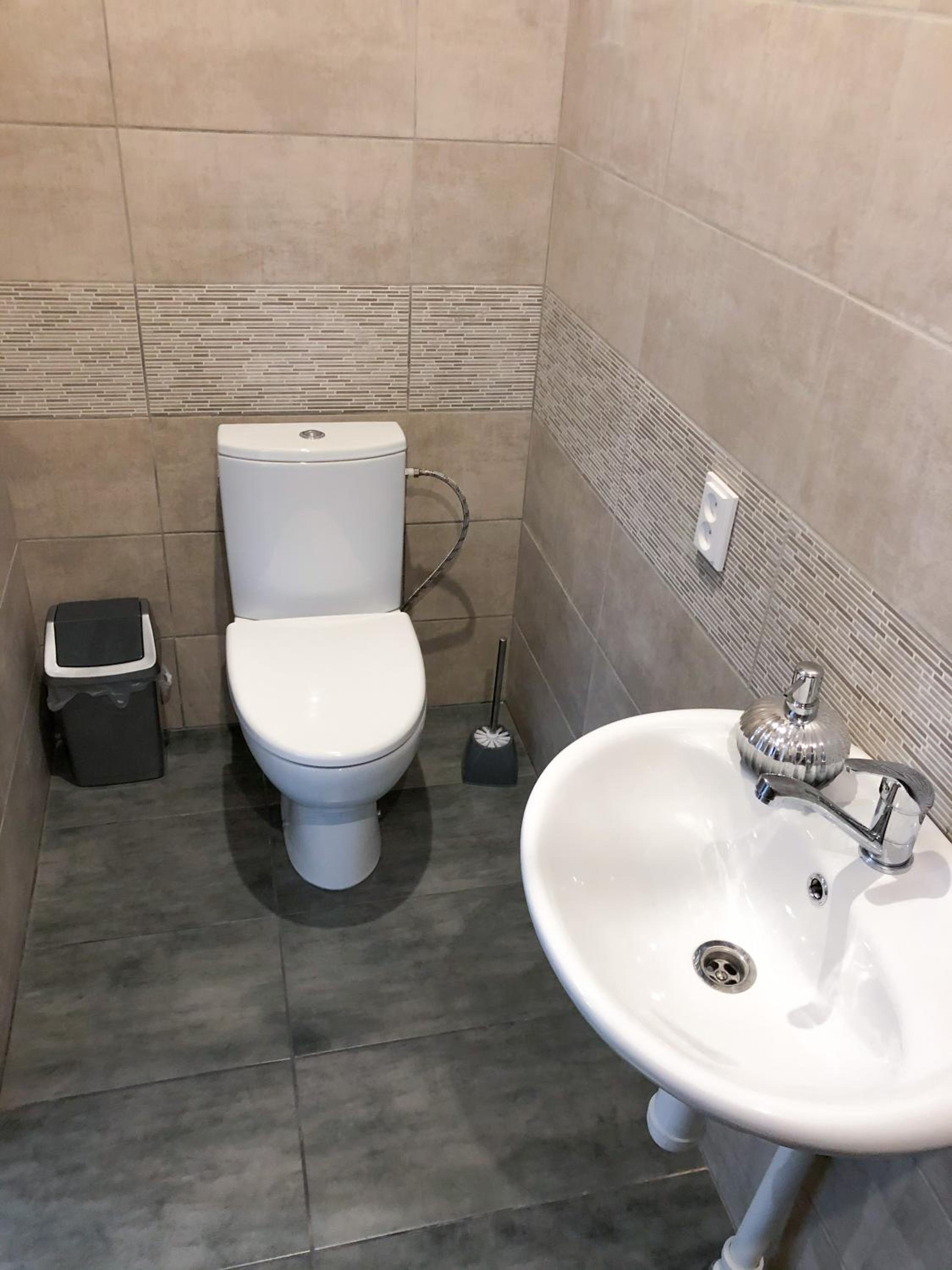 One-Bedroom Apartment - Photo 11
