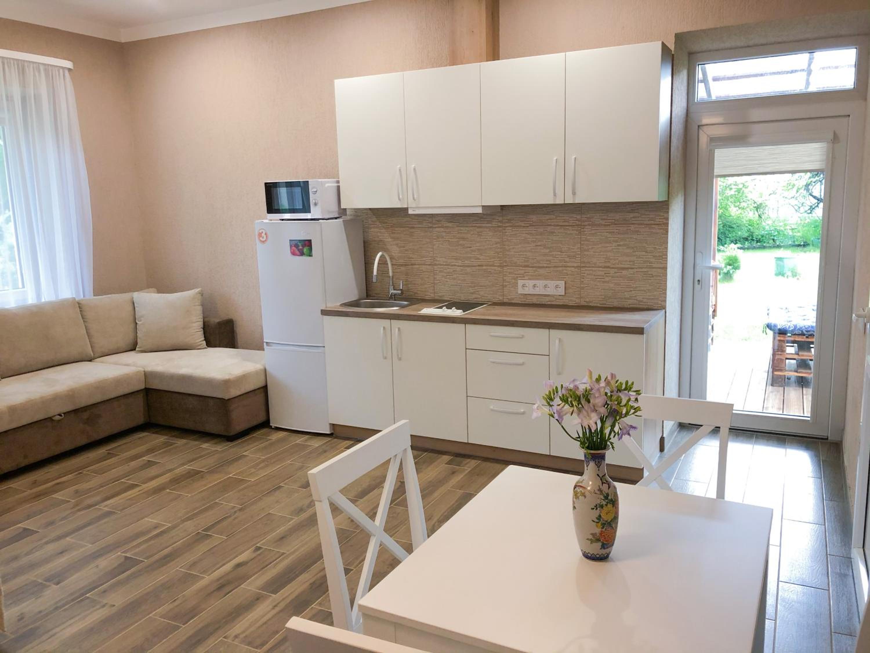 One-Bedroom Apartment - Photo 12