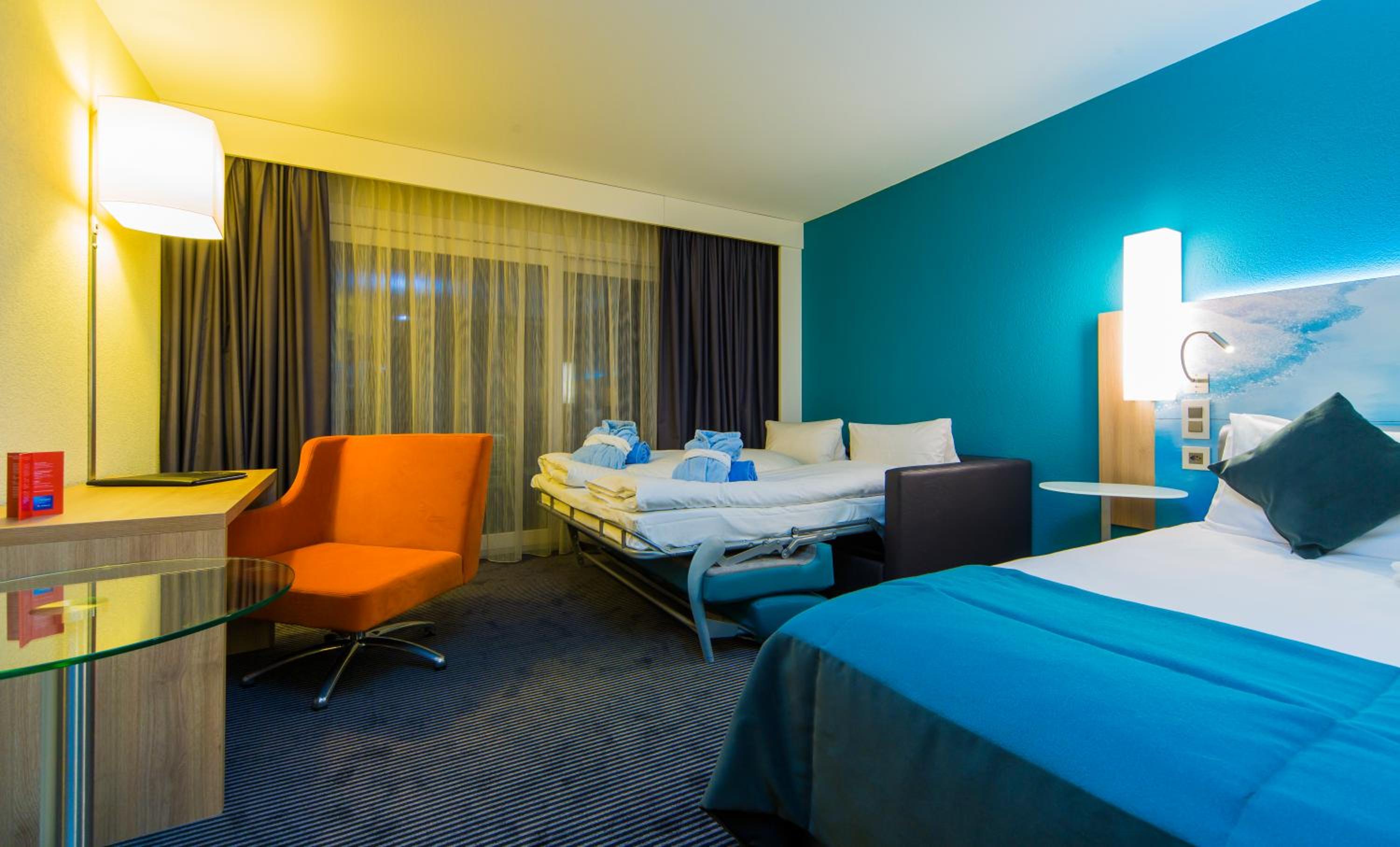 Comfort Room with 1 Double Bed and 1 Sofa Bed with Balcony - Photo 7