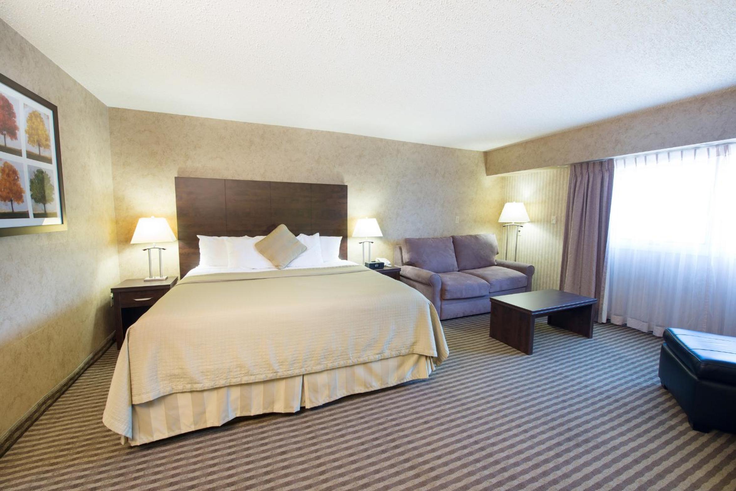King Room with Sofa Bed - Photo 2