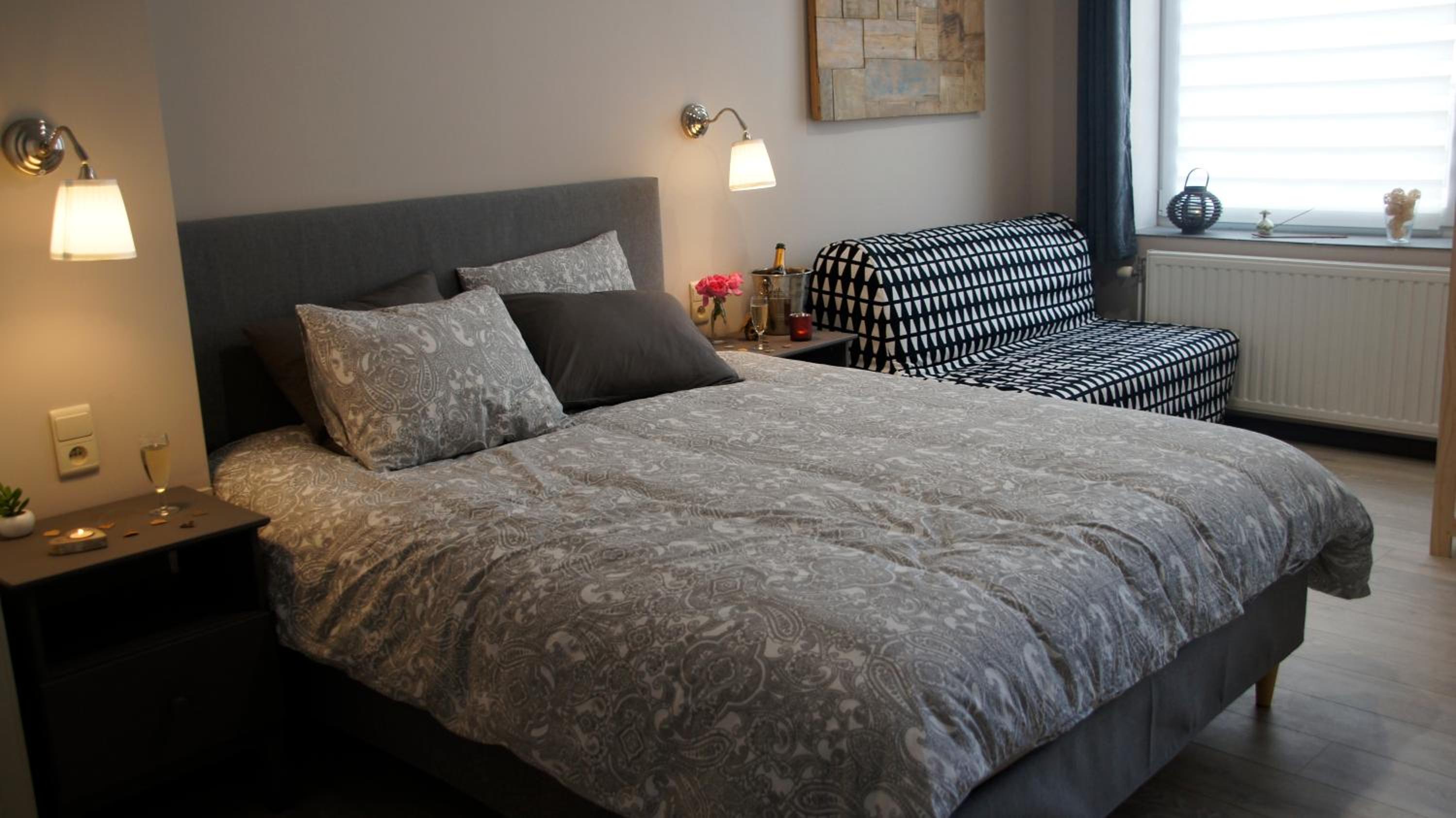 One-Bedroom Apartment - Photo 2