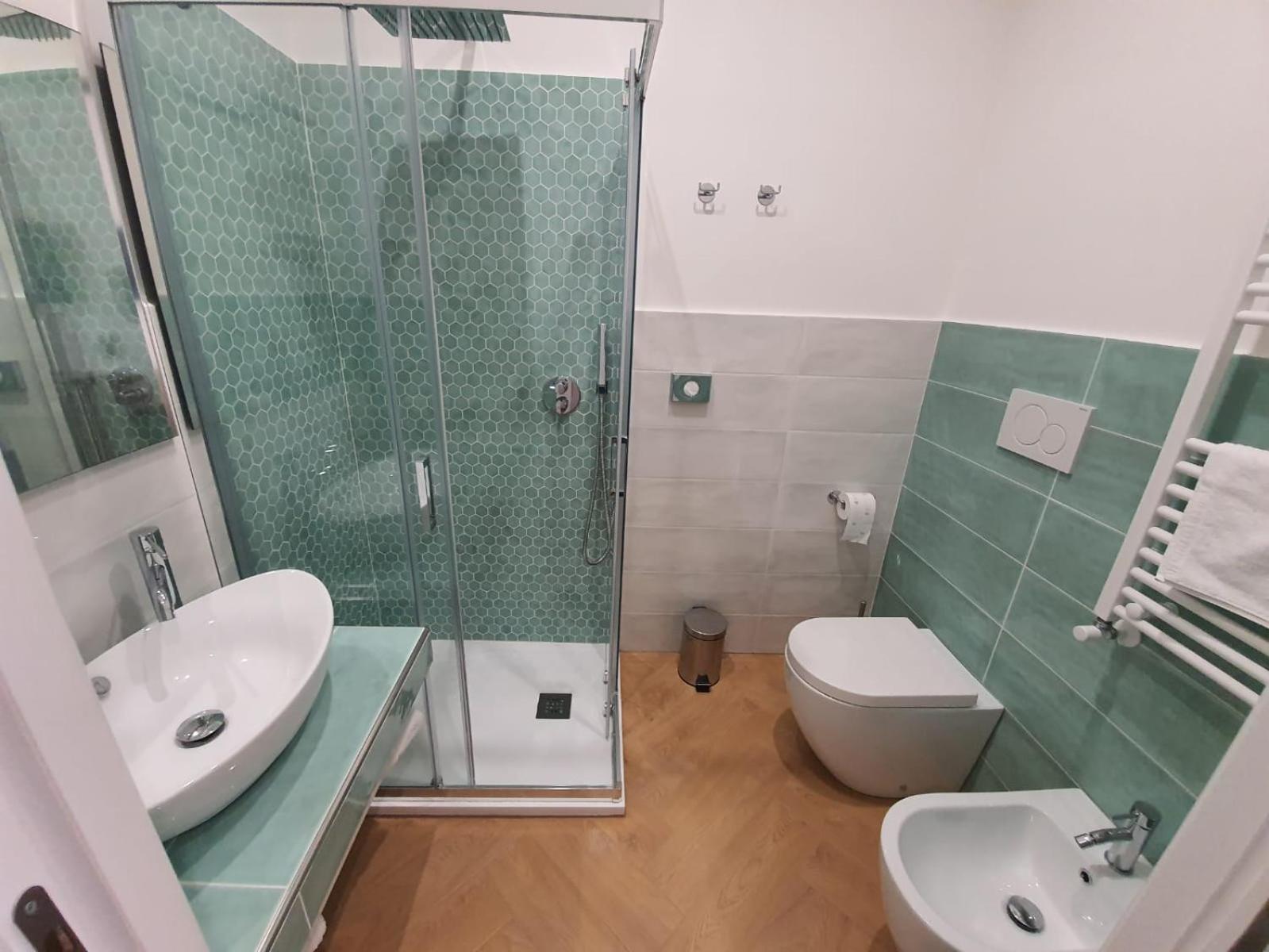 Deluxe Double Room with Balcony - Photo 6