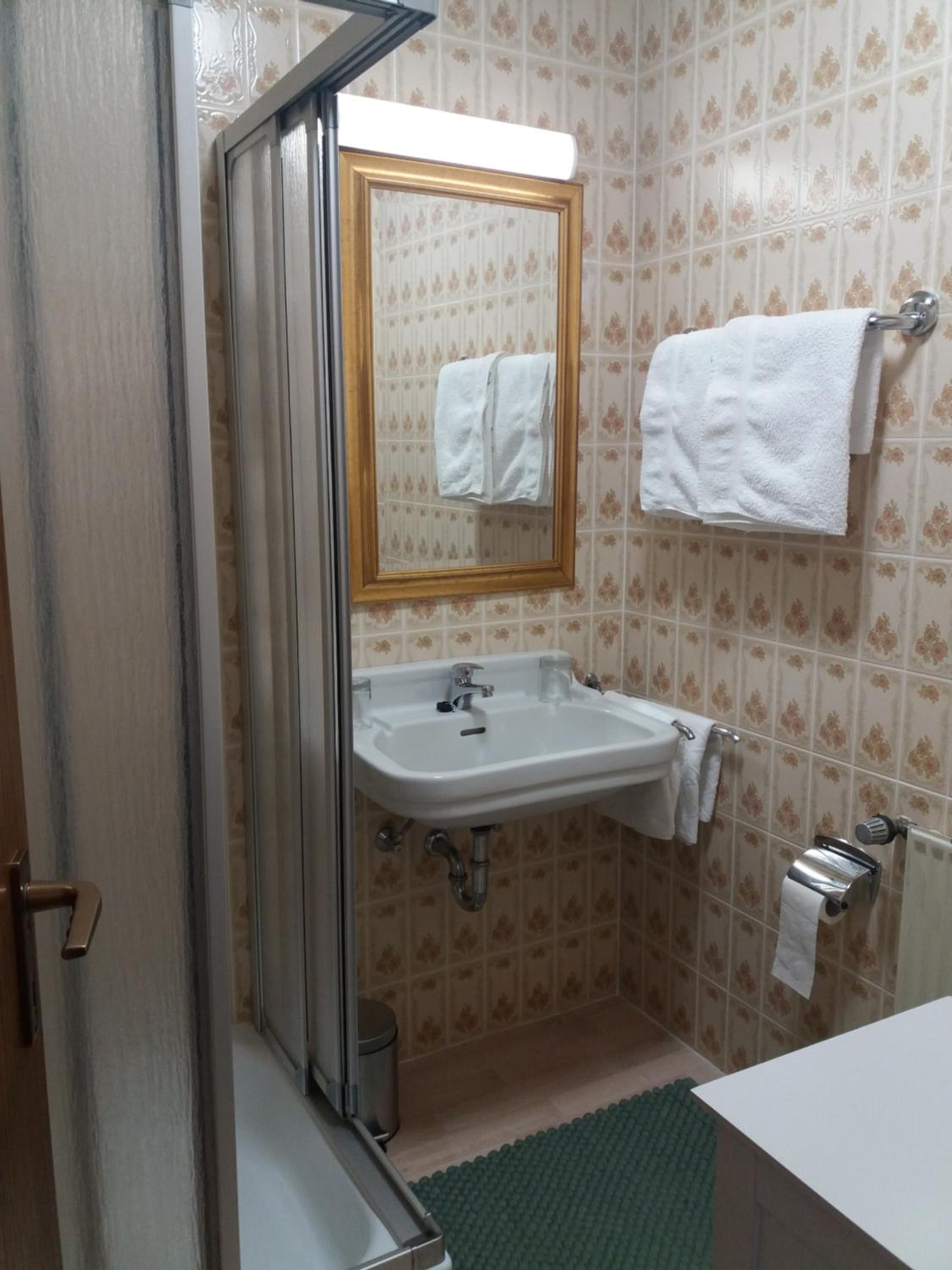 Double Room - Photo 9