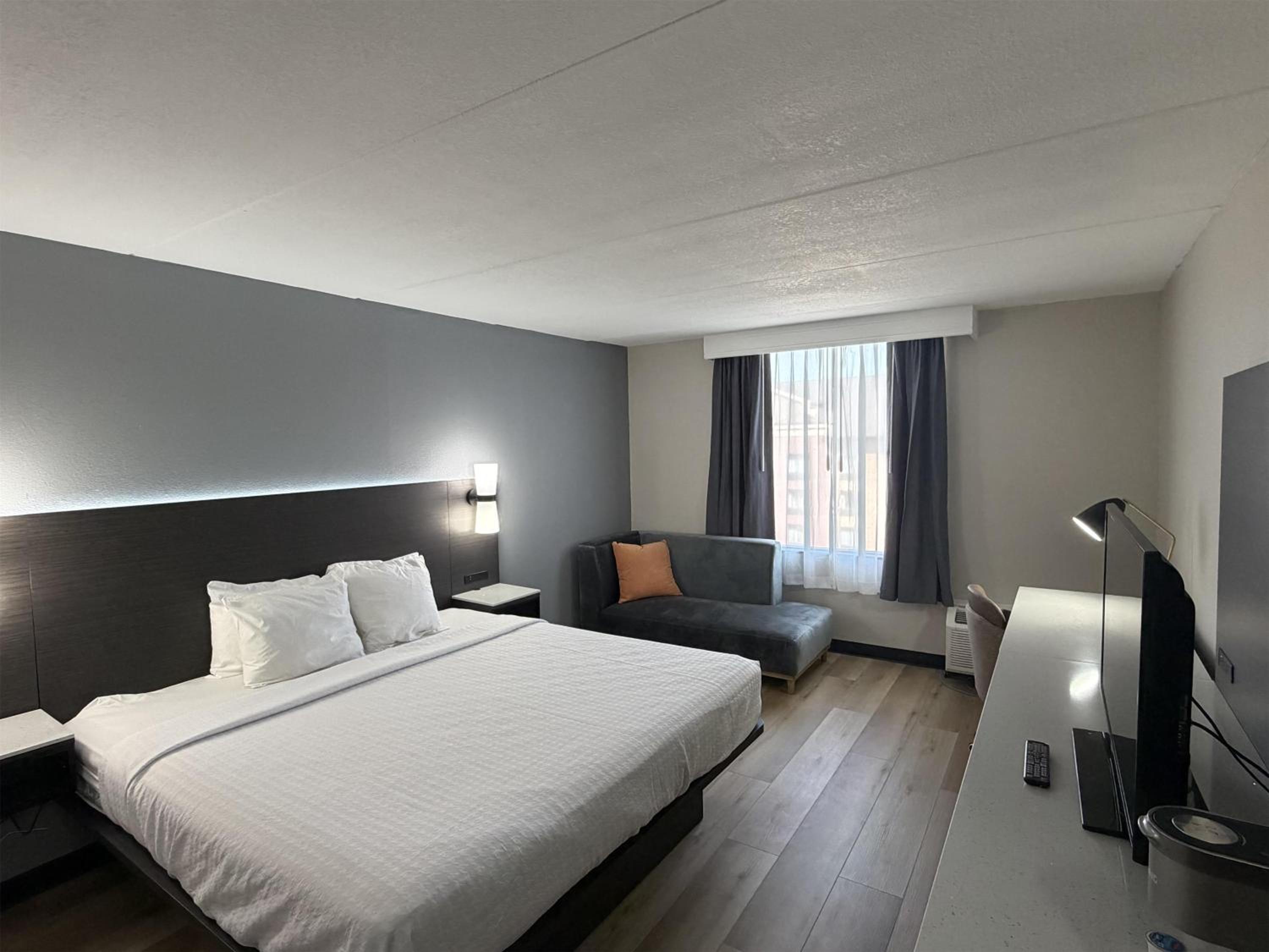 King Room with Bath Tub - Disability Access/Non-Smoking