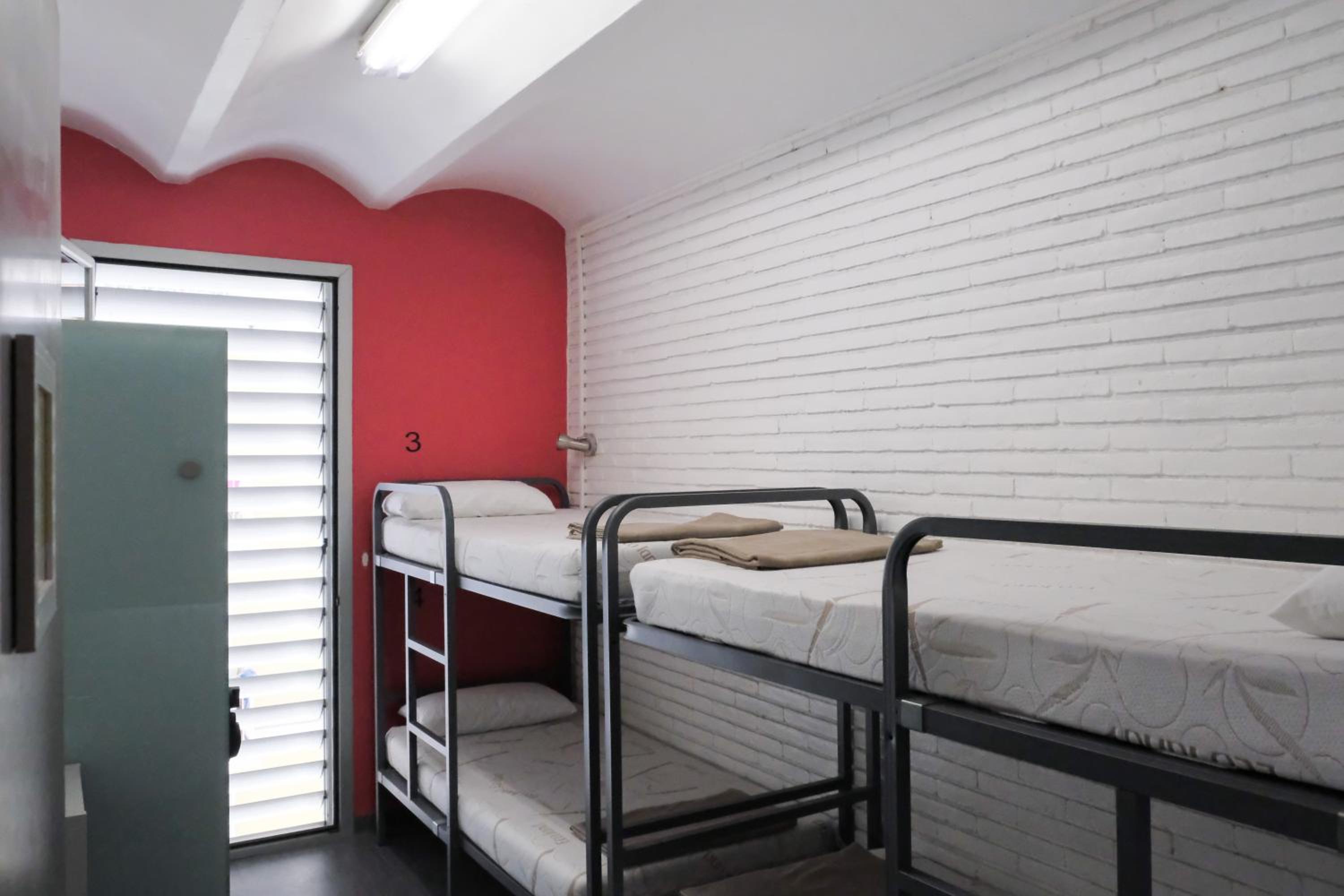 Bed in 4-Bed Mixed Dormitory Room photo 3