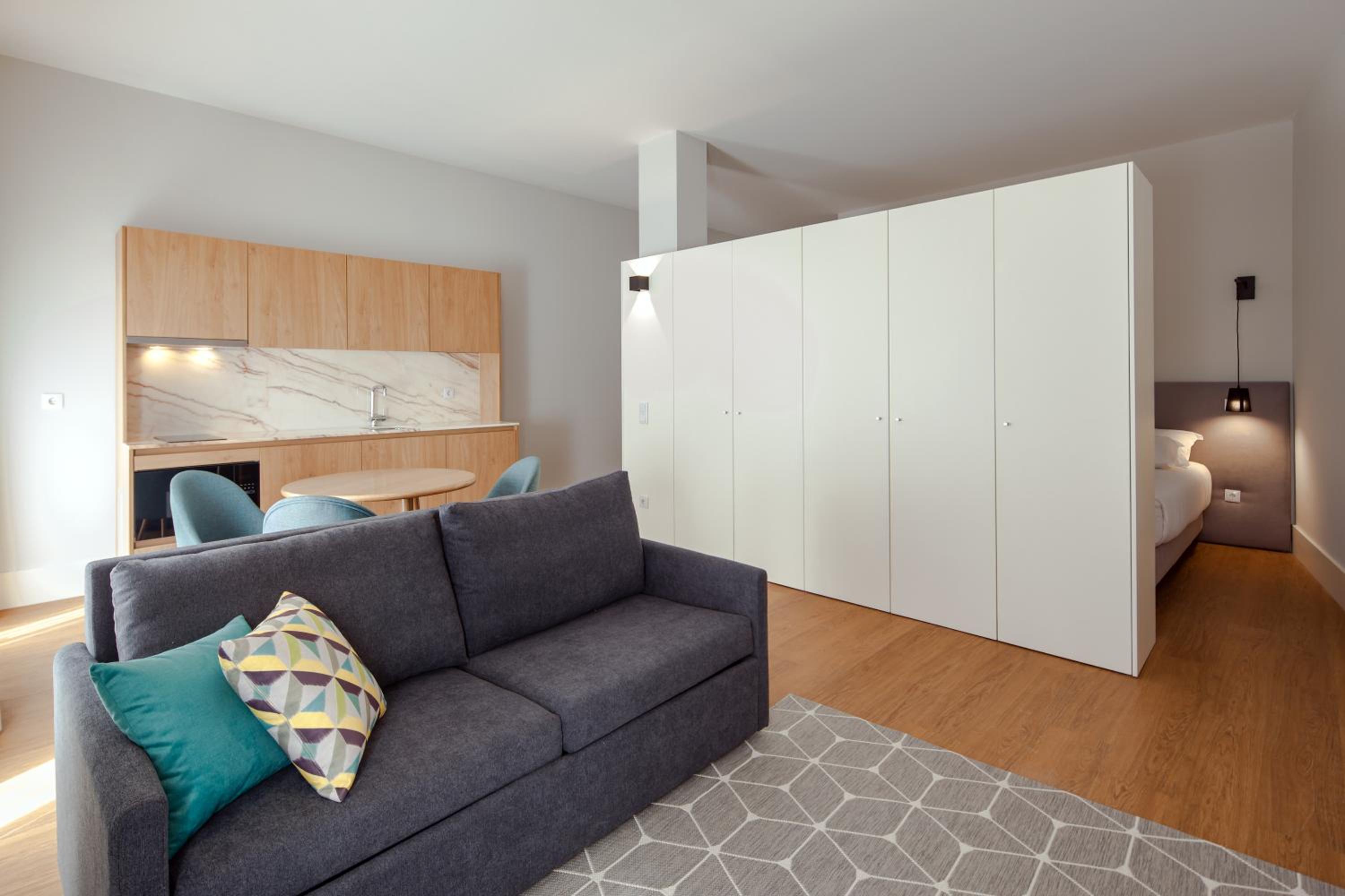 Apartment with Balcony - Photo 6