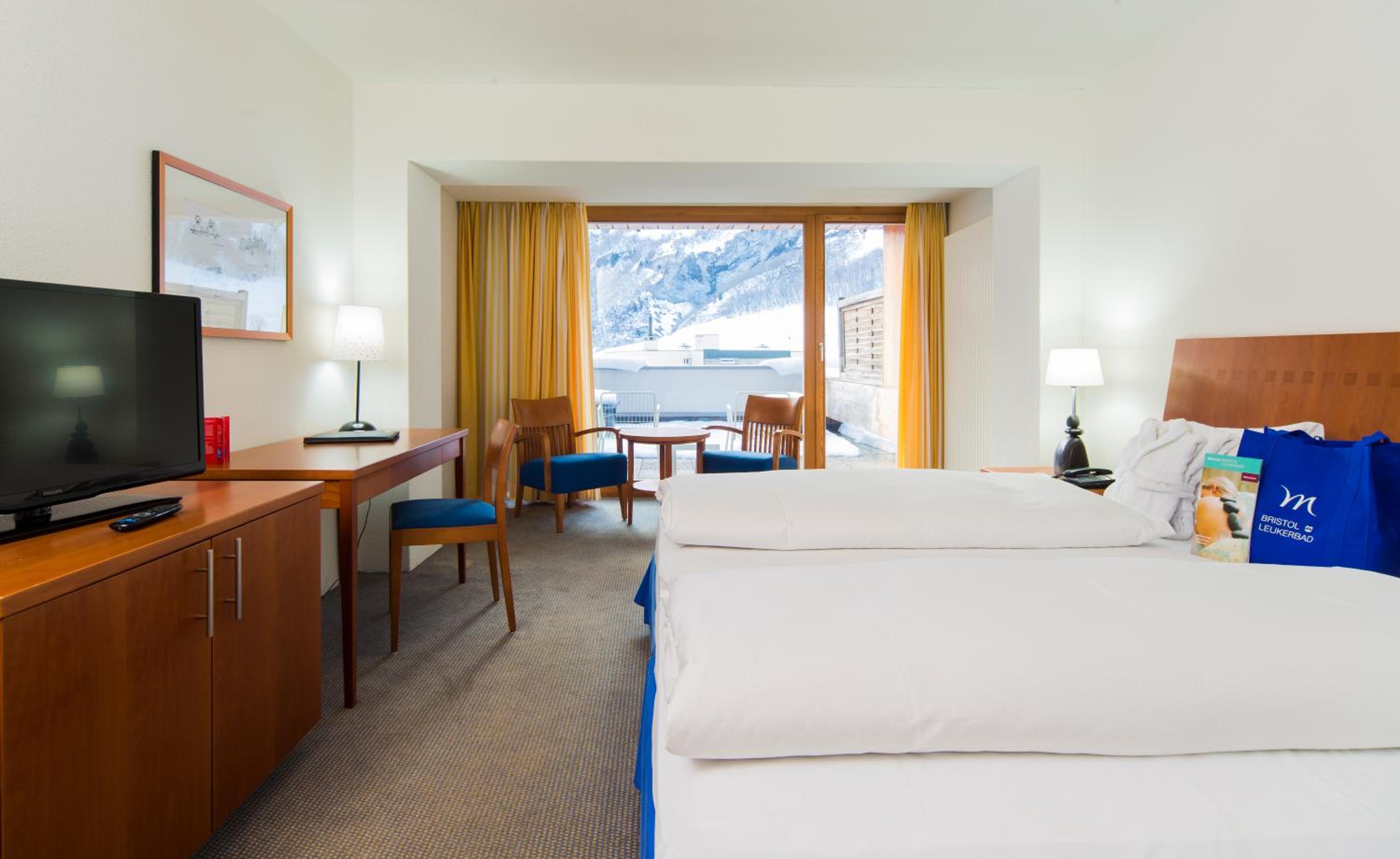 Superior Room with 2 Single Beds and Balcony - Photo 6