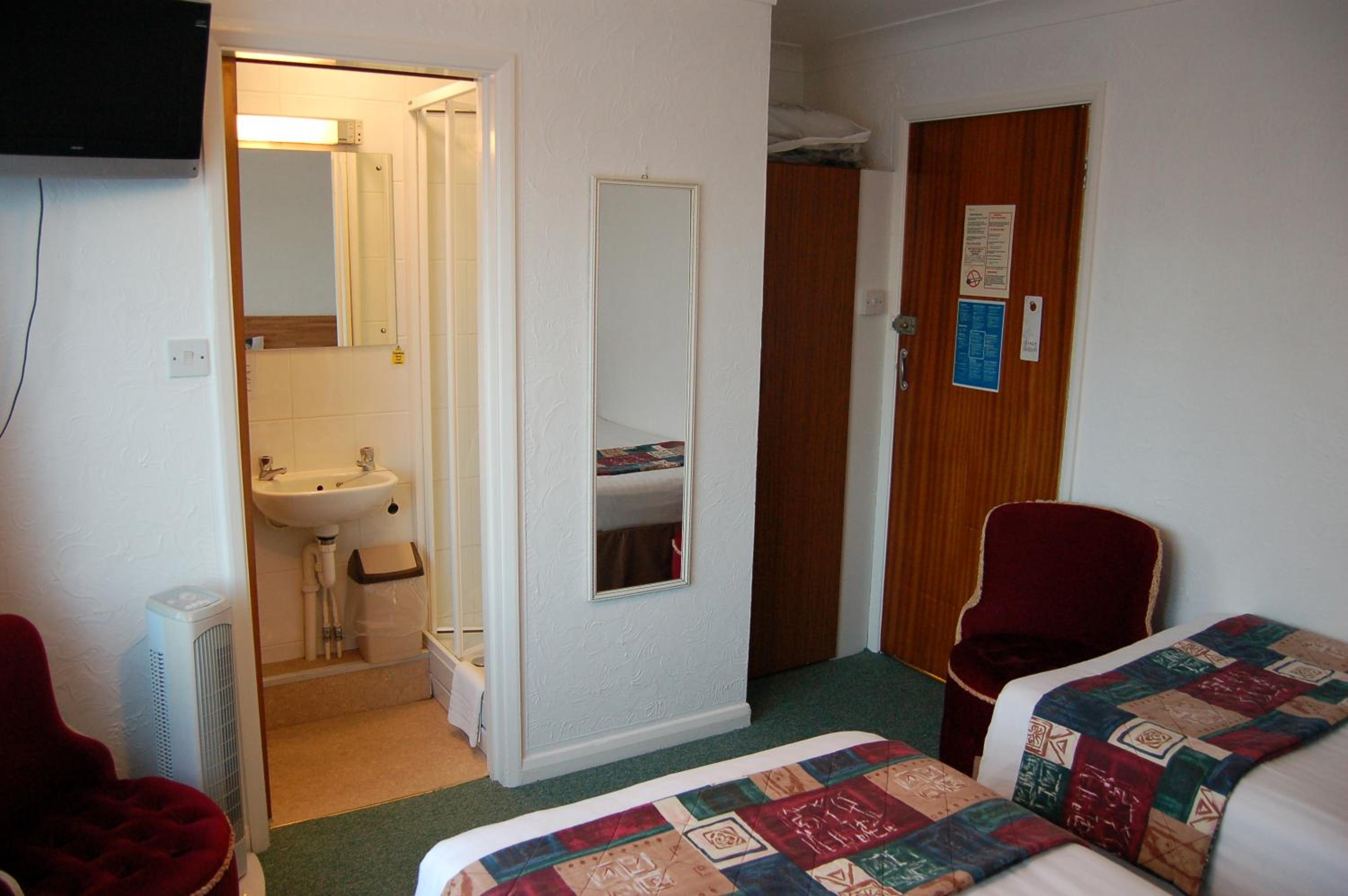 Small Twin Room photo 1