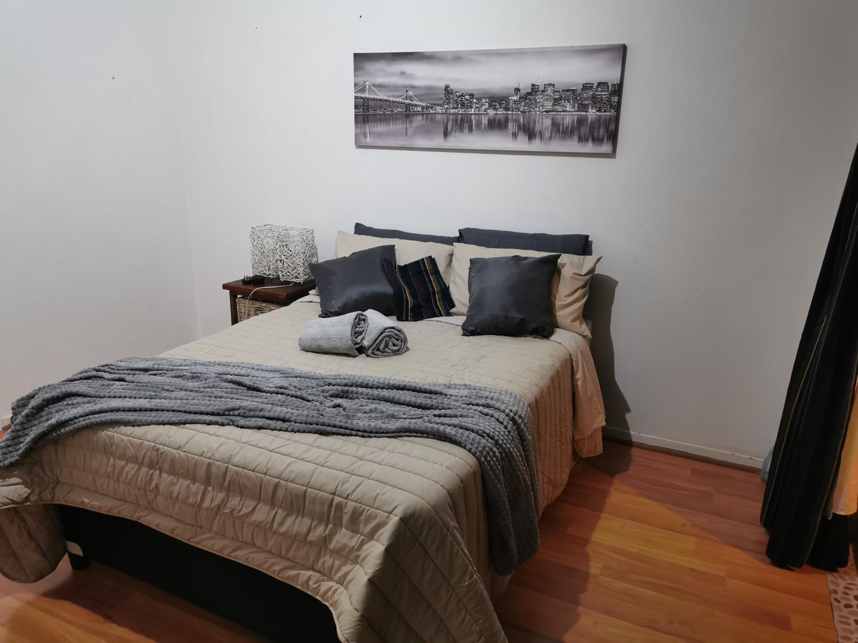 One-Bedroom Apartment photo 1