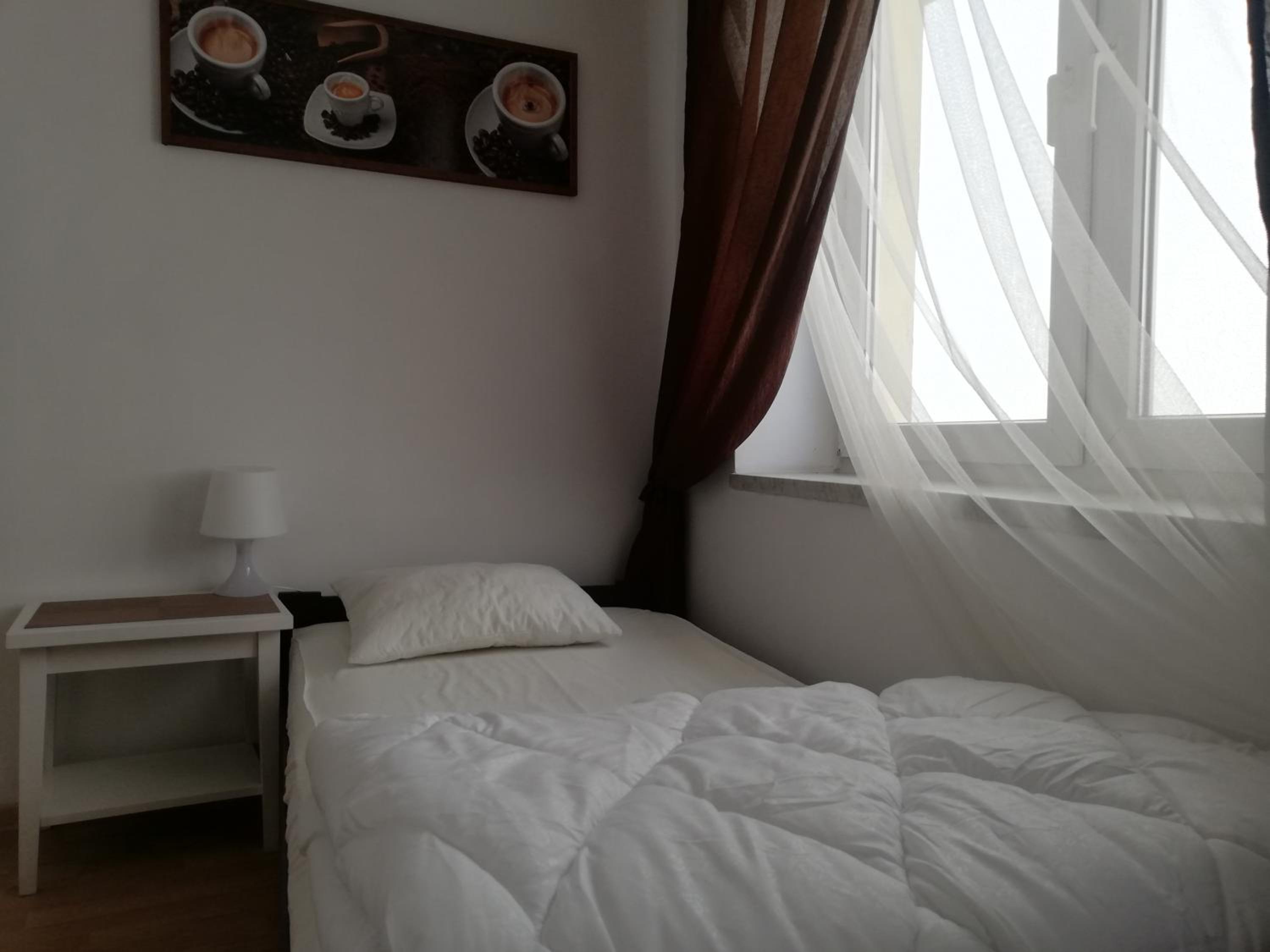 Standard Twin Room - Photo 1