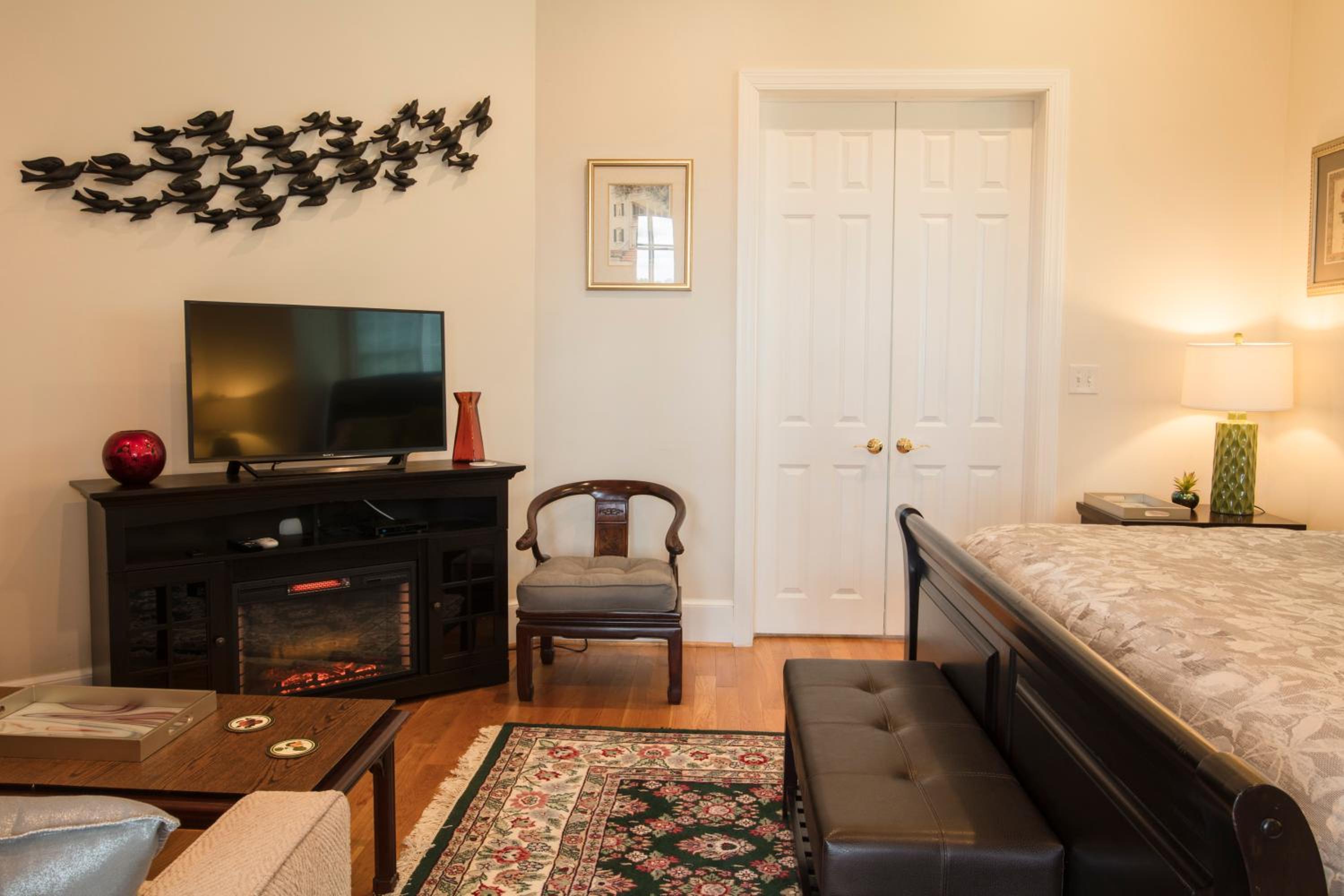 Deluxe Suite - Photo 6
