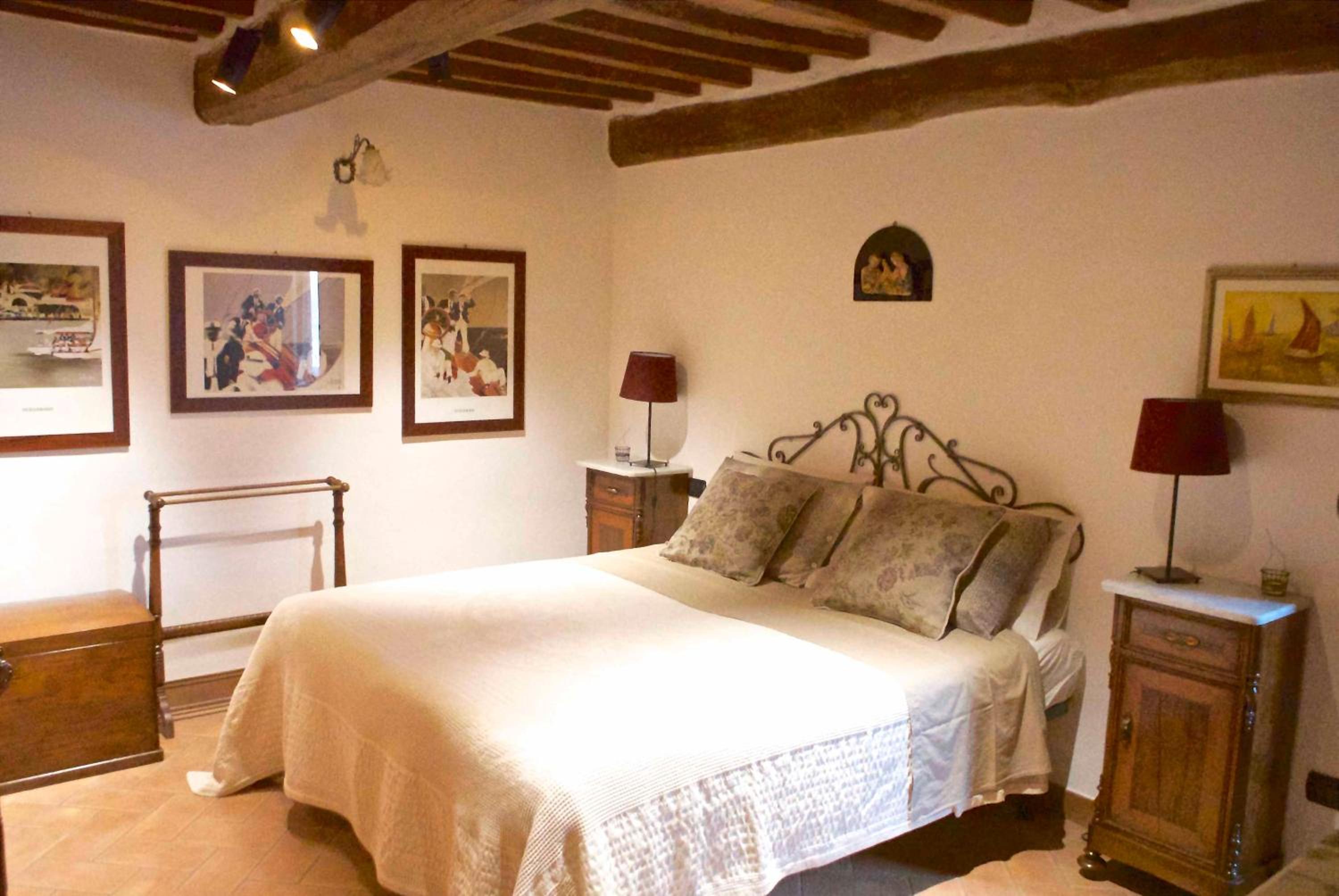 Large Double or Twin Room photo 1