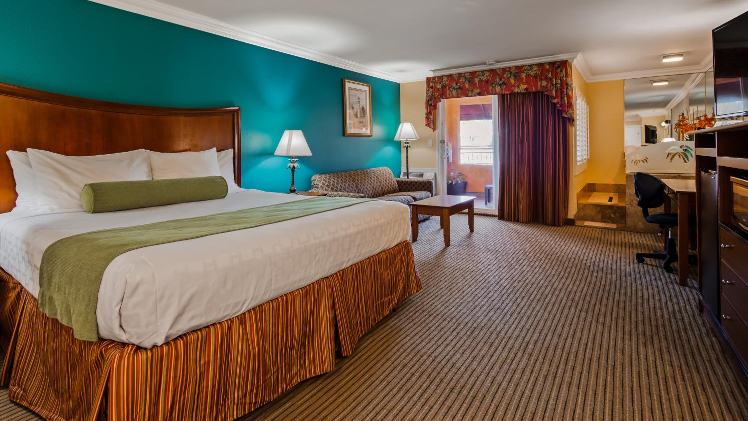 King Suite with Spa Bath - Photo 2