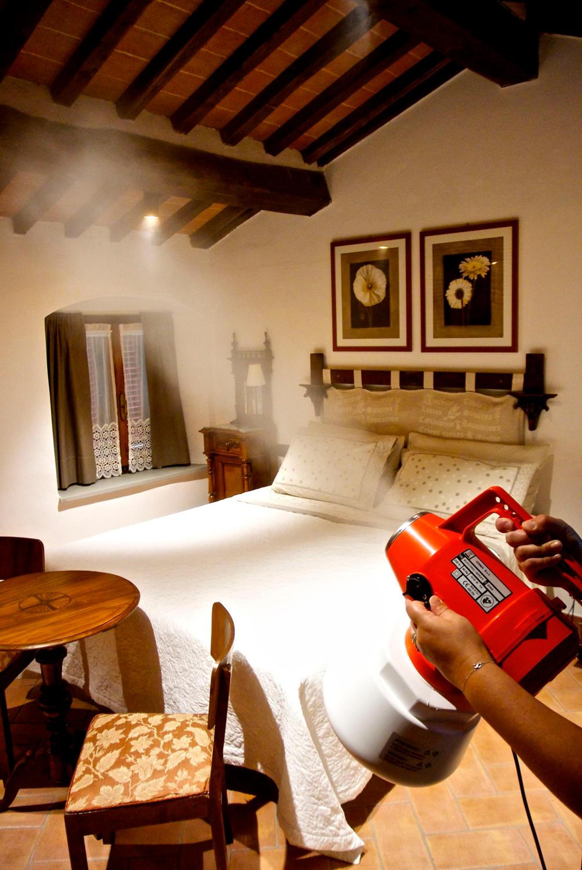 Double or Twin Room with Shared Bathroom photo 1