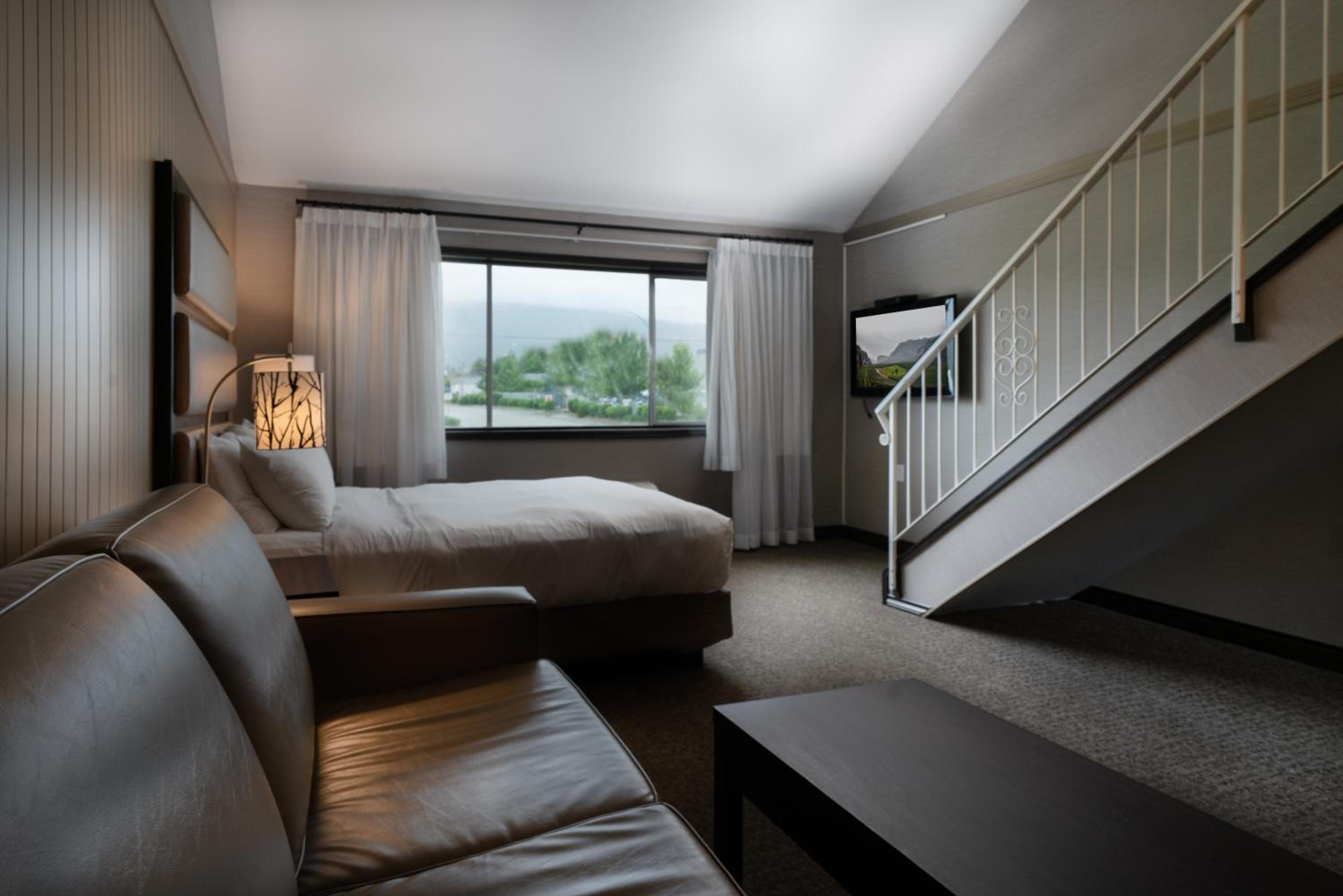 Deluxe Loft Suite - Photo 3