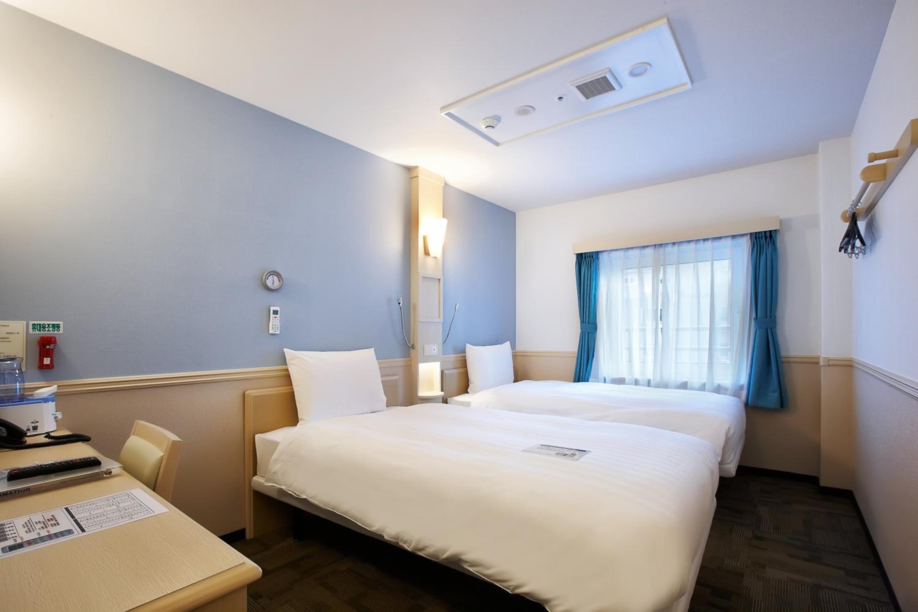 Standard Twin Room - Photo 4
