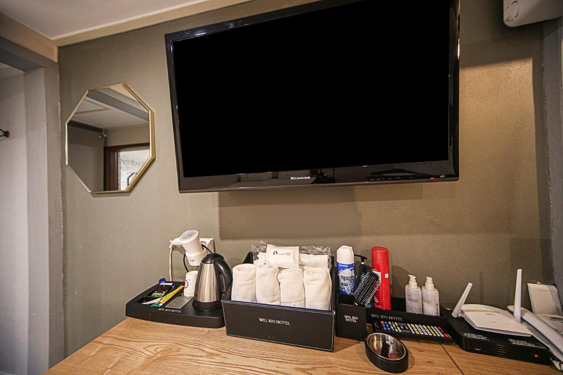 Deluxe Double Room with Bath - Photo 2