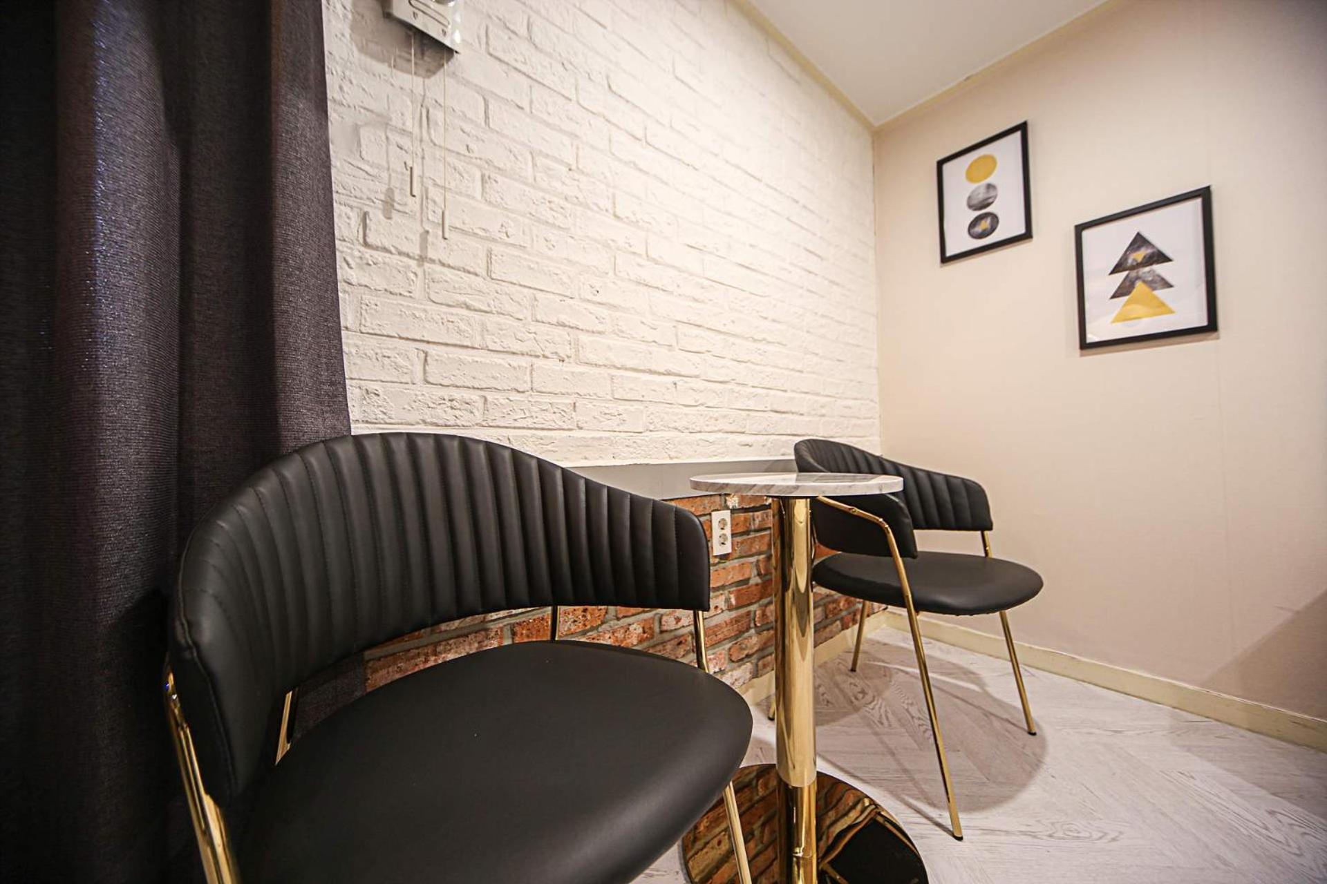 Deluxe Double Room with Bath - Photo 9