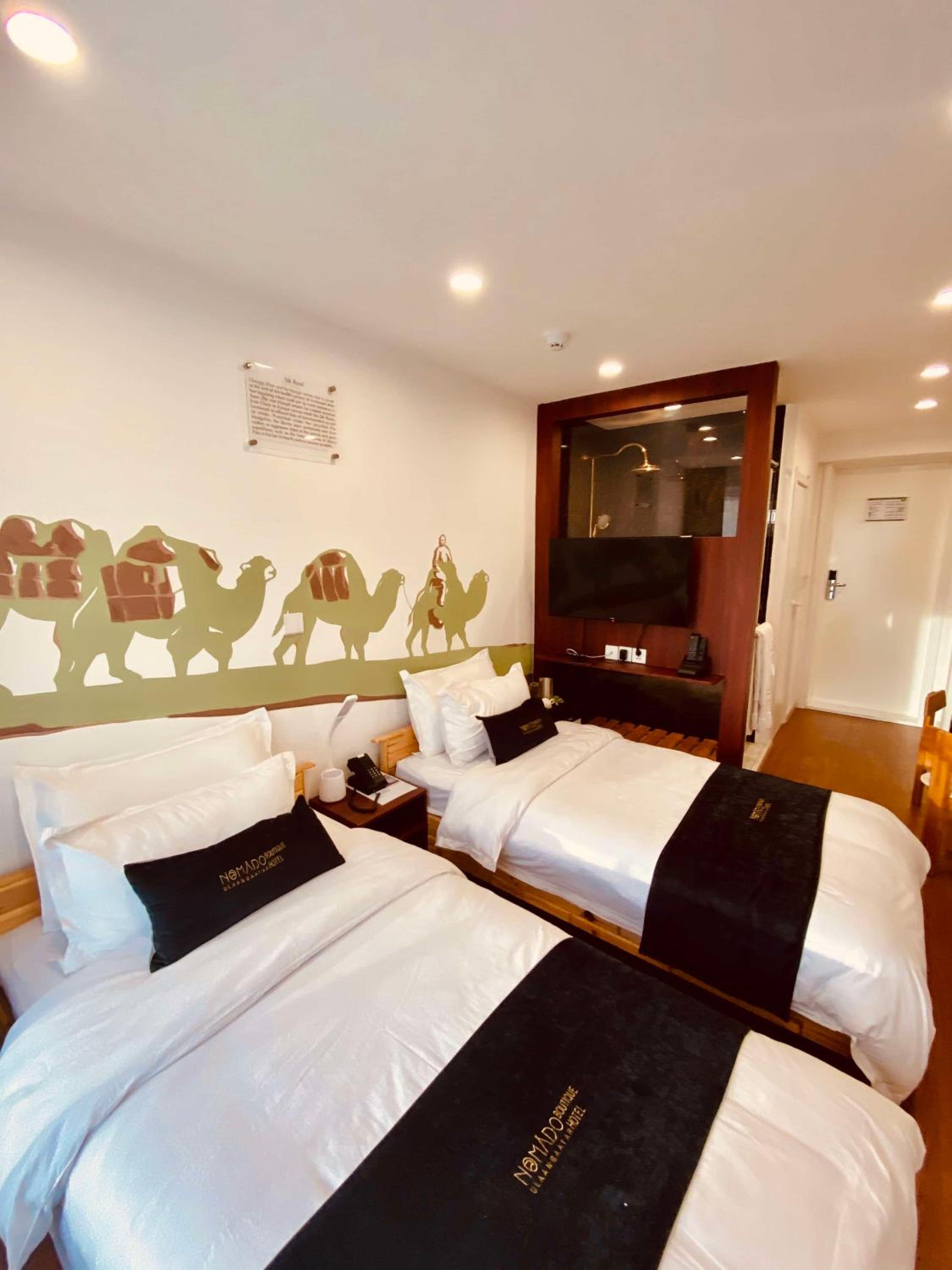 Twin Room with City View - Photo 4