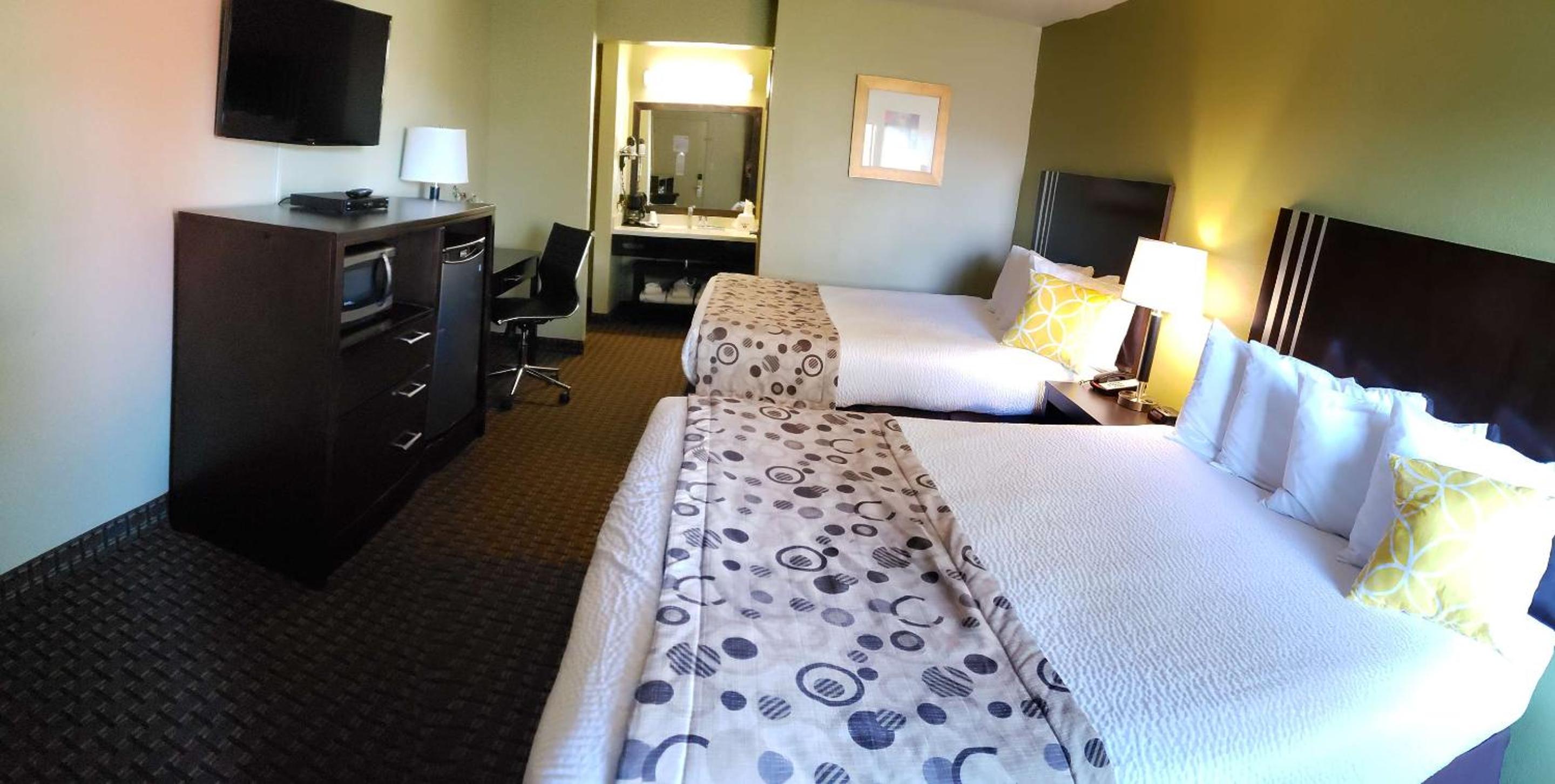 Queen Room with Two Queen Beds - Photo 14