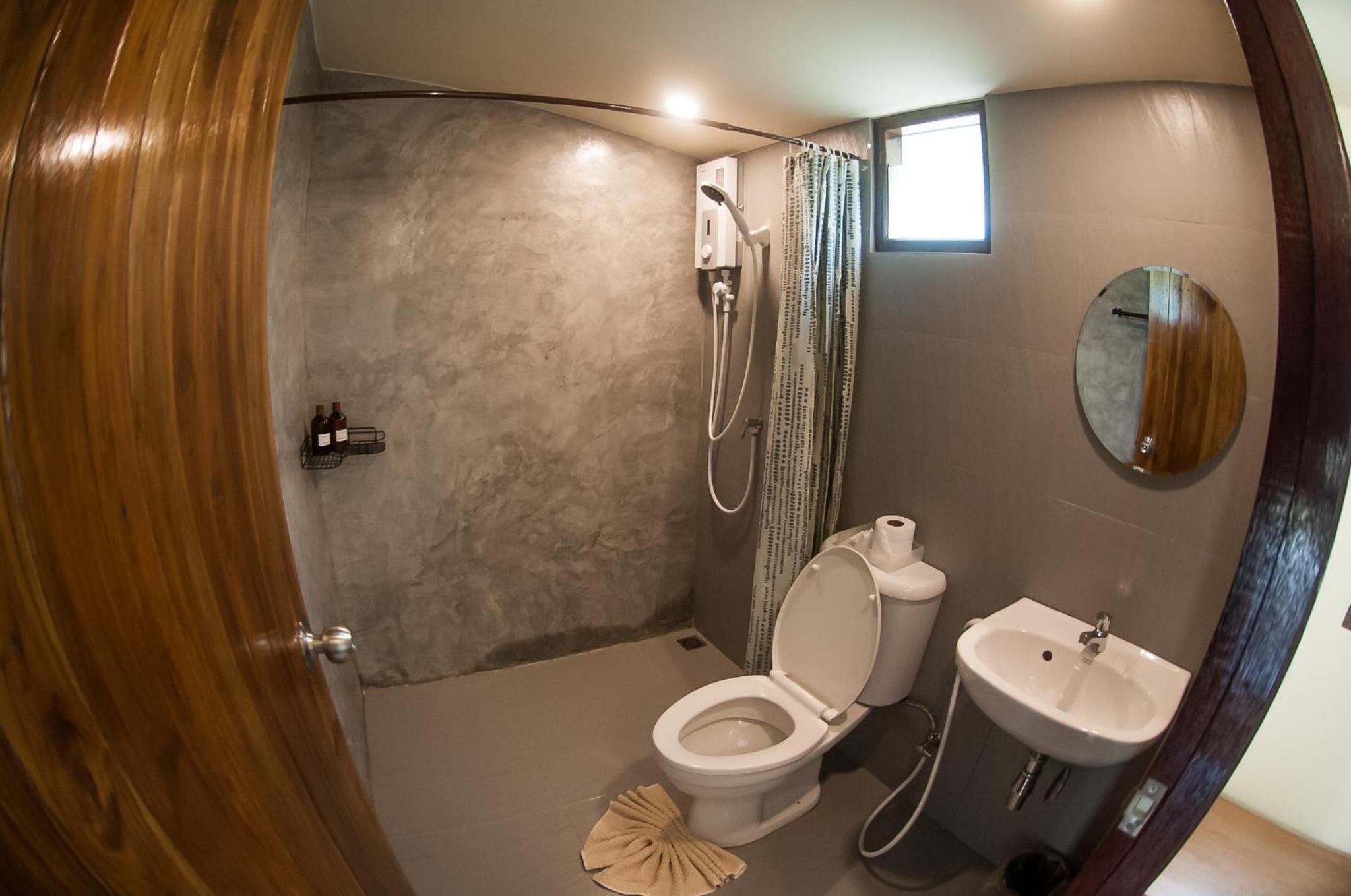 Double Room with Private Bathroom - Photo 14