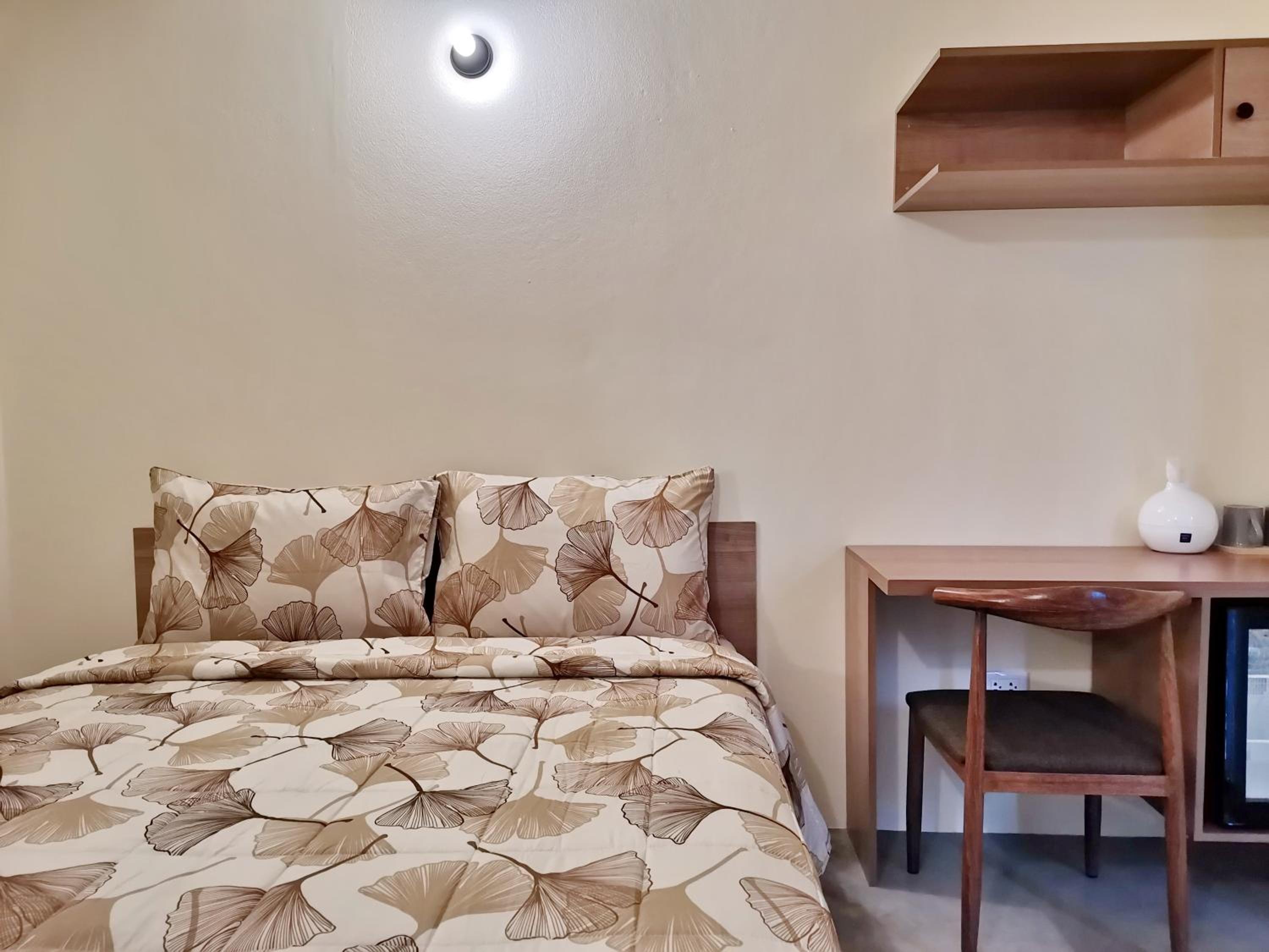 Double Room with Private Bathroom - Photo 16