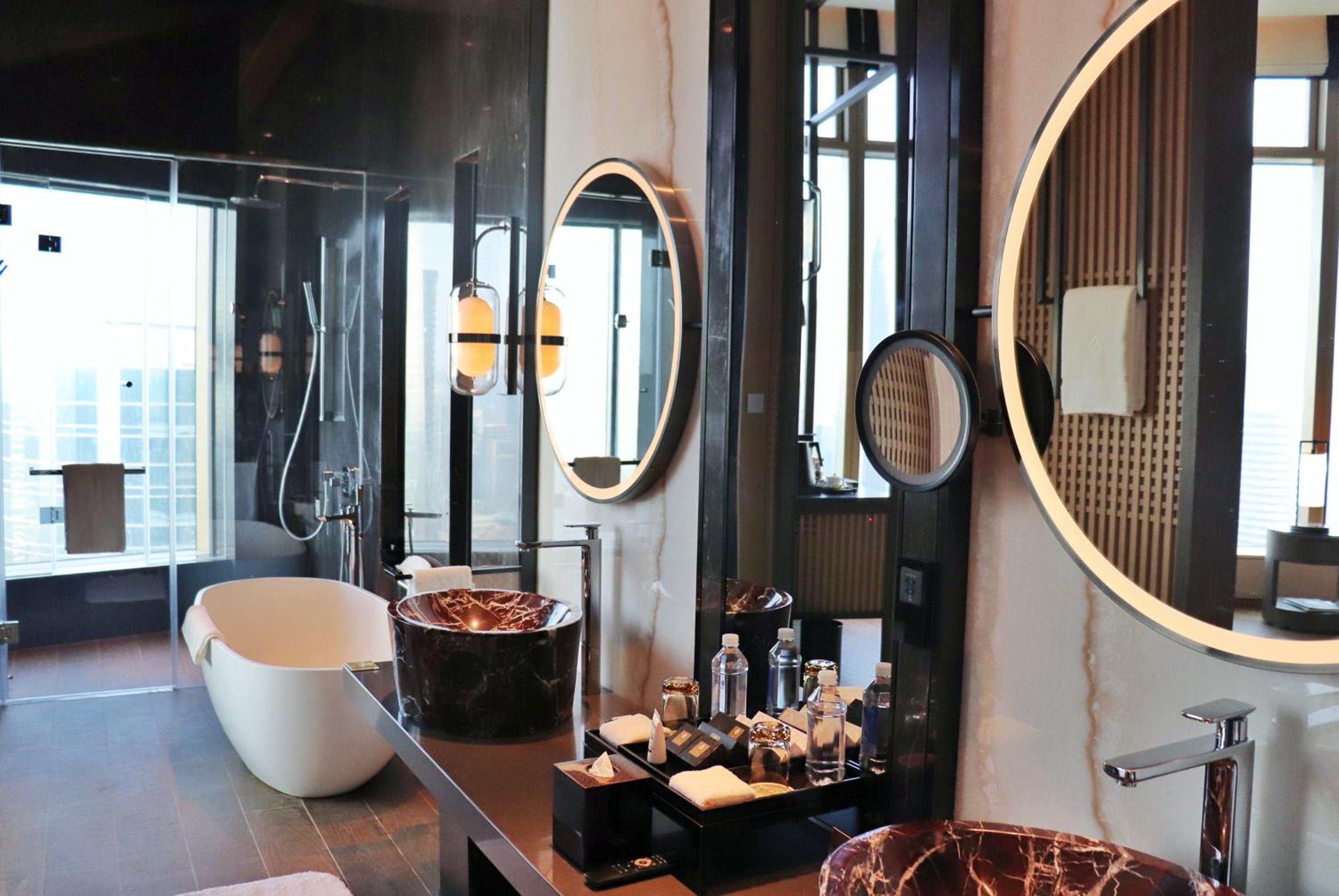 Deluxe Suite - Photo 12