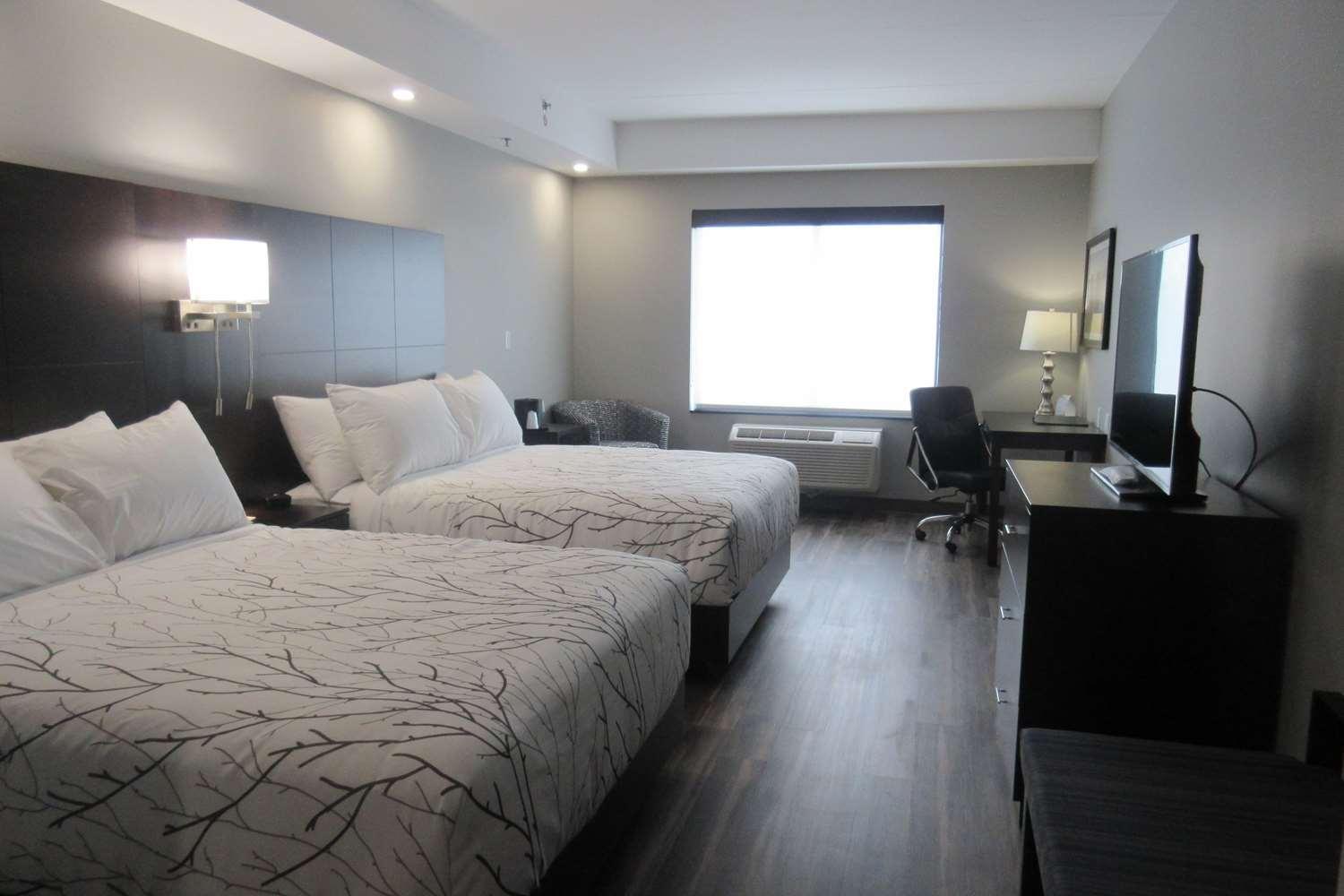 Queen Room with Two Queen Beds and Mobility Accessible Bathtub - Photo 6