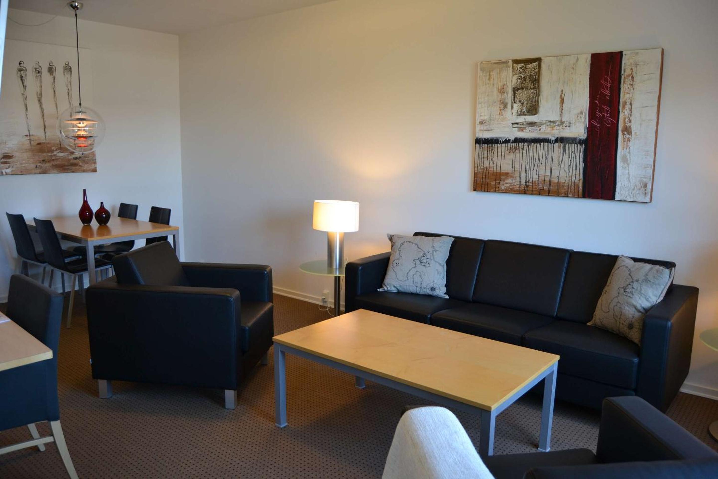 Junior Suite with King Bed and Whirlpool - Balcony/Non-Smoking - Photo 9