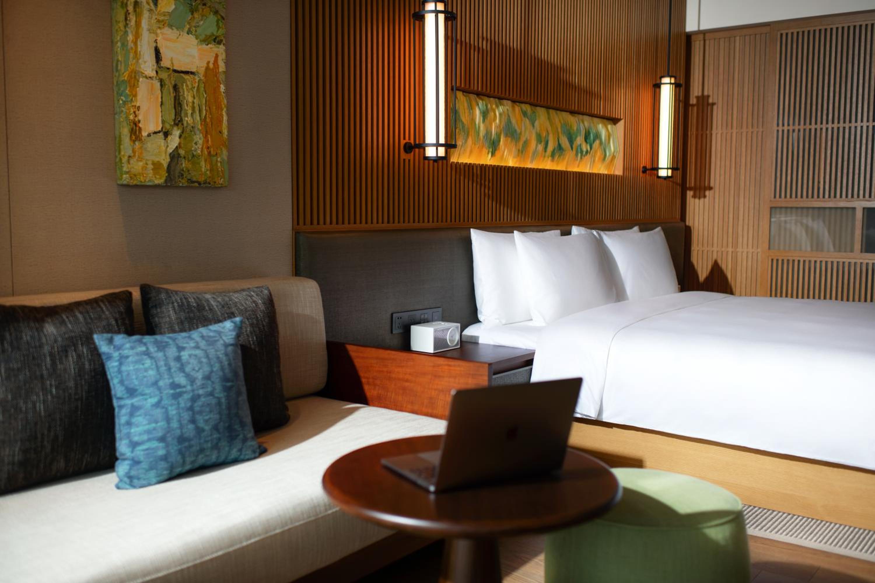 Deluxe Courtyard King Room photo 1
