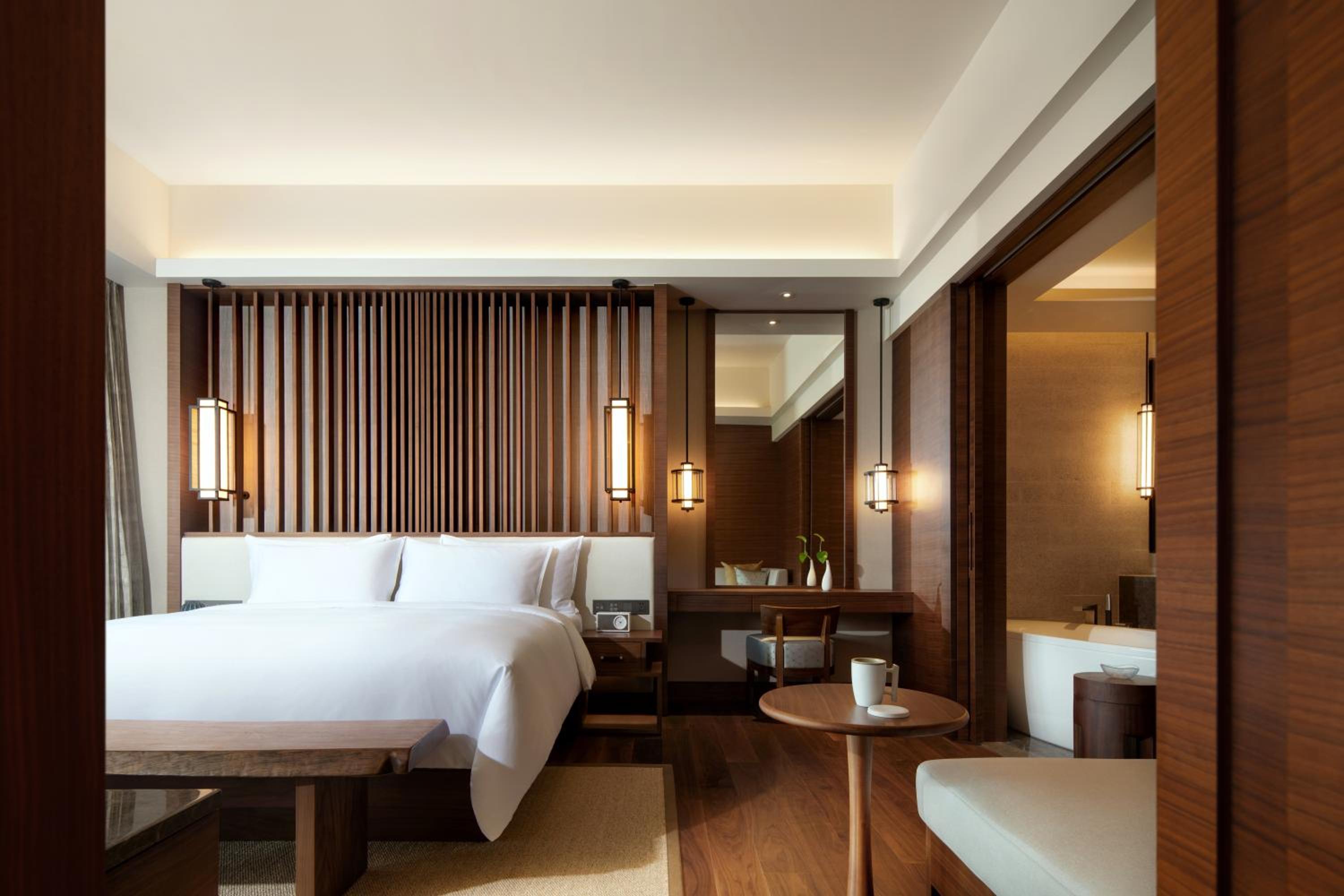 Premier Courtyard Suite
