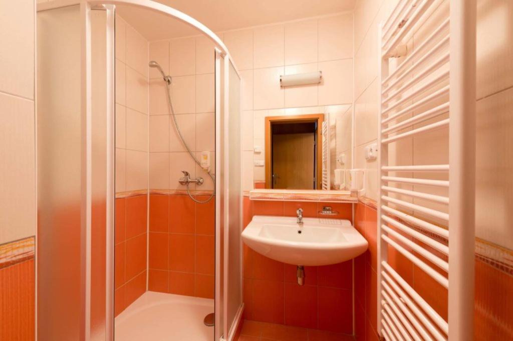 Quadruple Room - Photo 5