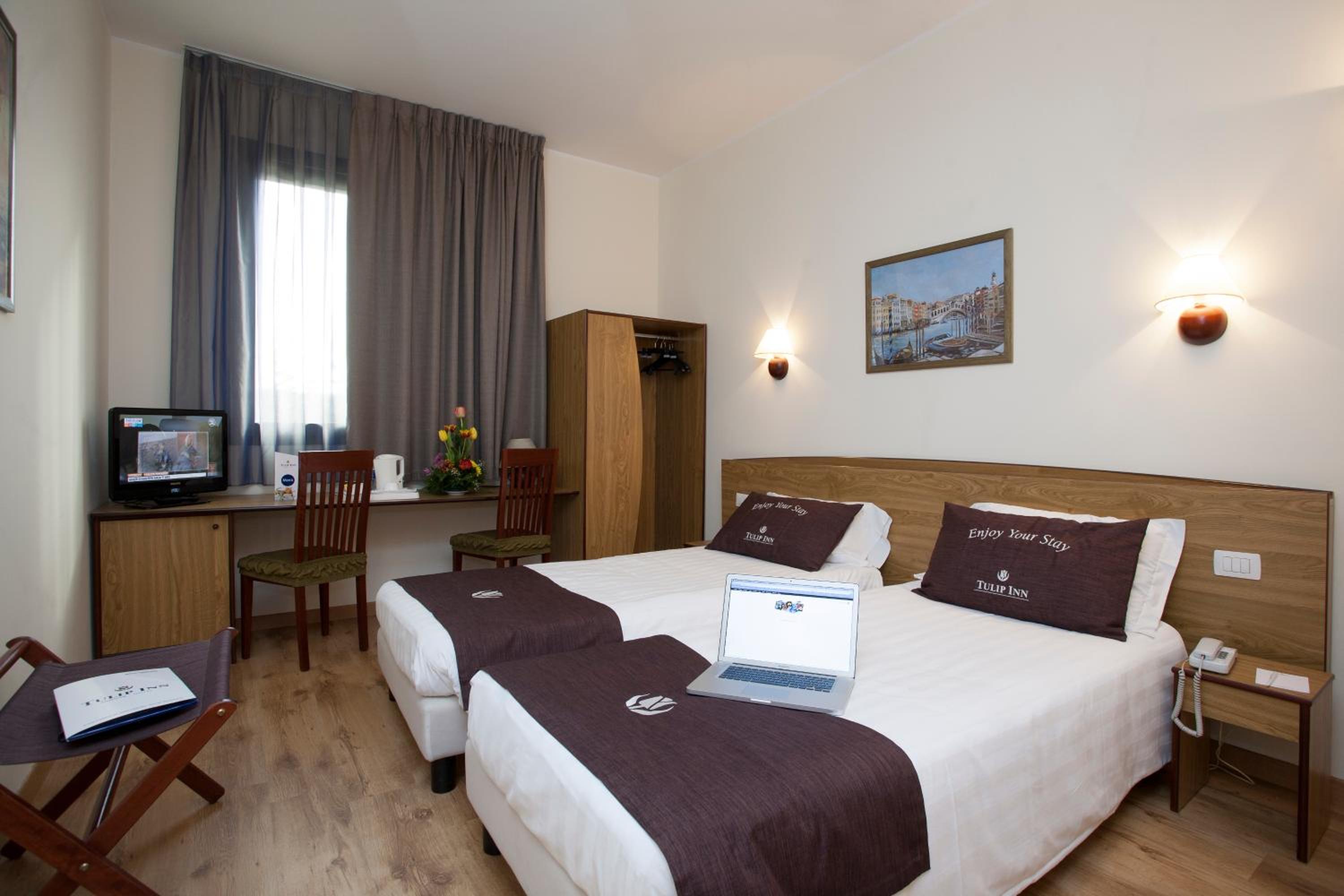 Twin Room - Photo 1