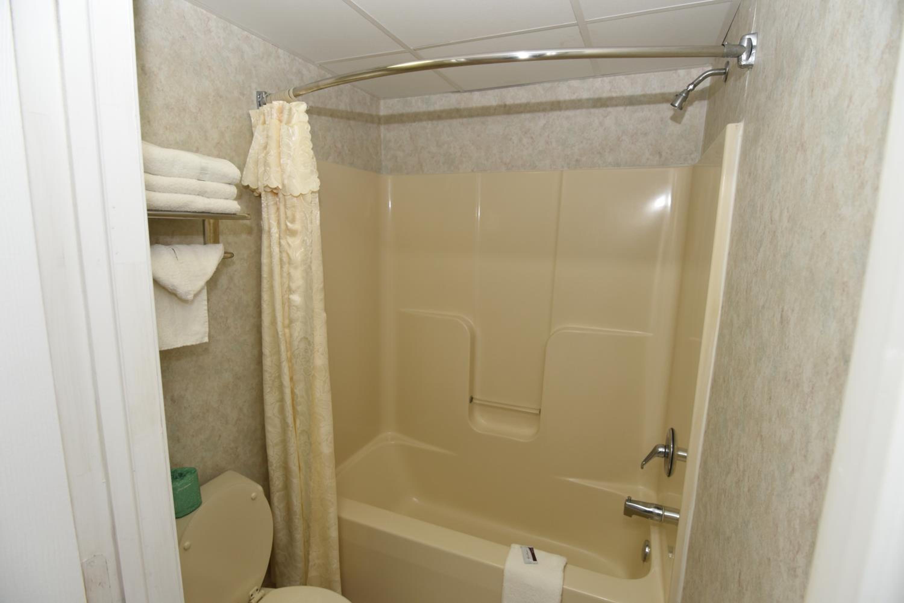Deluxe One Queen Room Non Smoking - Photo 6