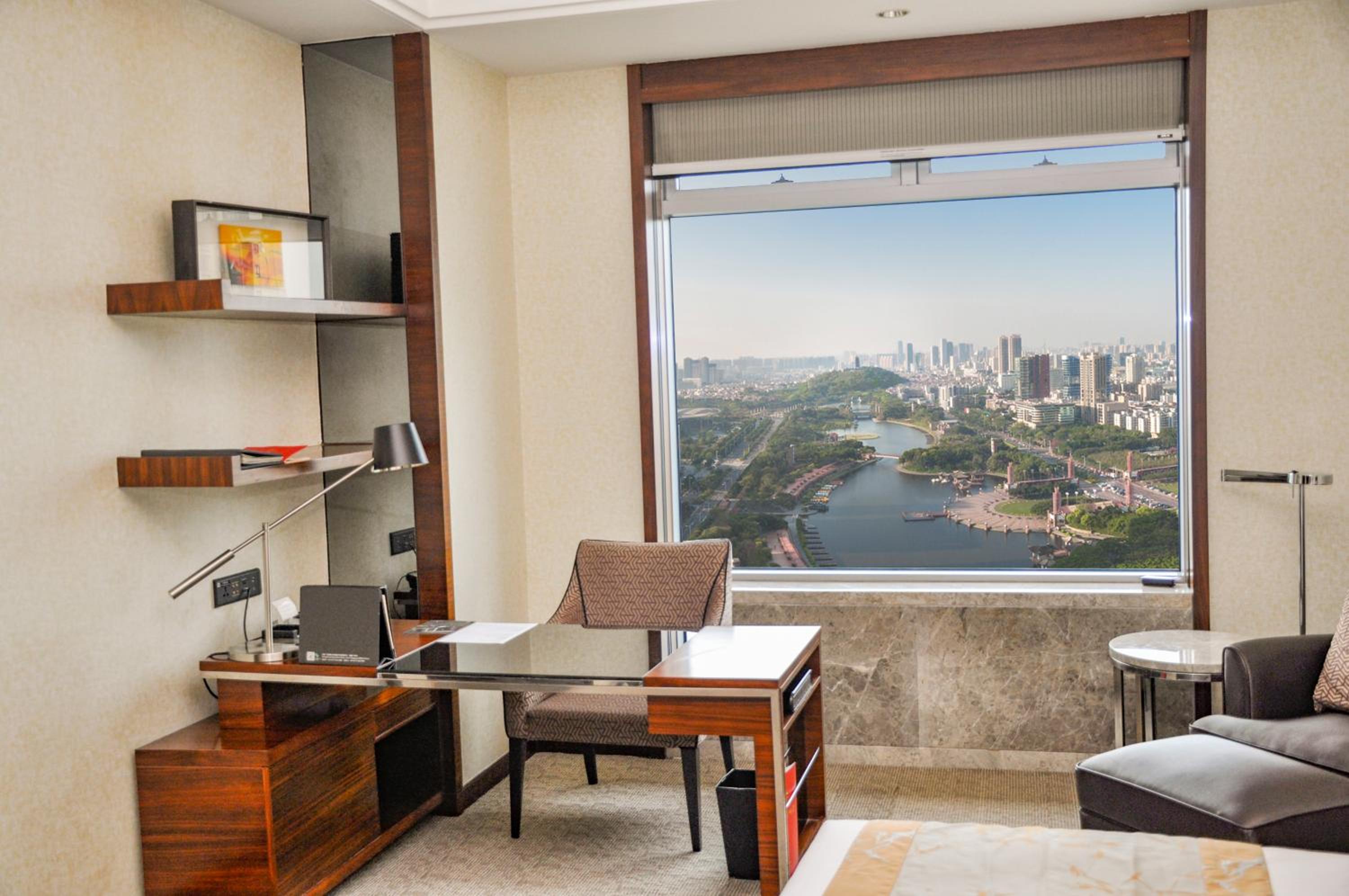 Classic Twin Room with Lake View  - Photo 6