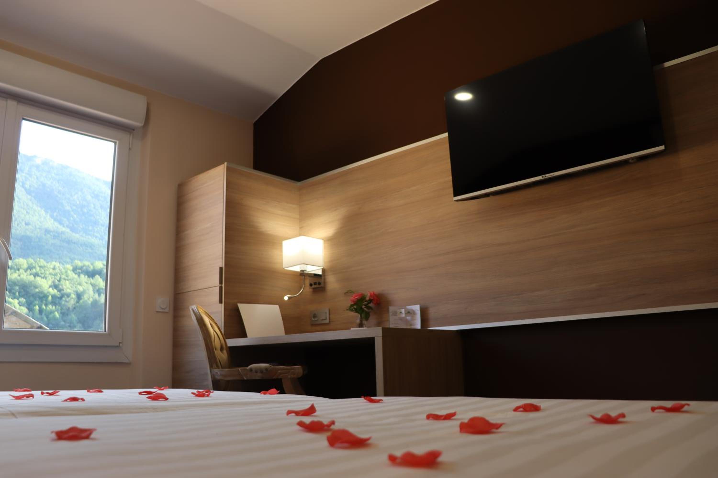 Double Room - Photo 5