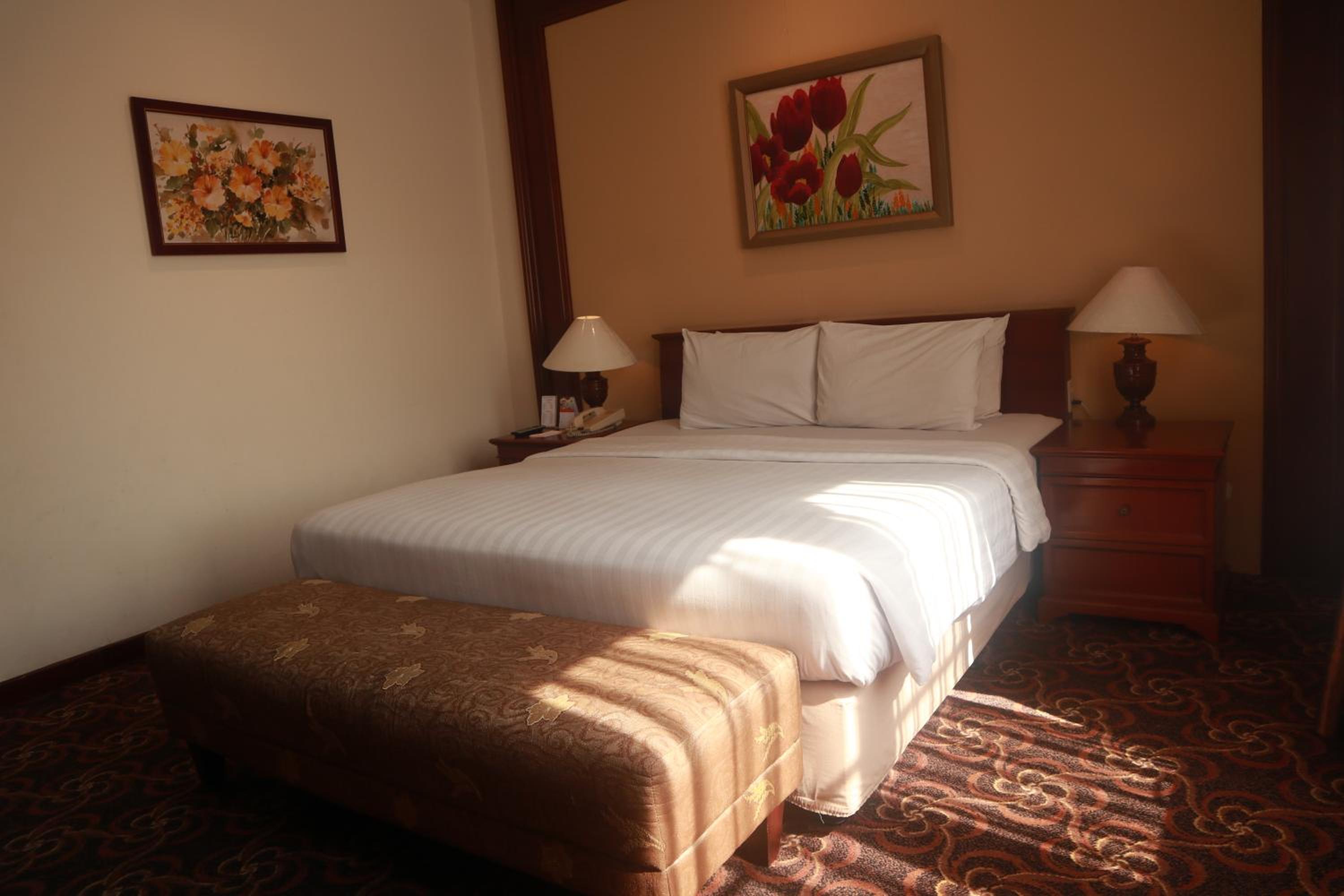 Deluxe King Room - Photo 1