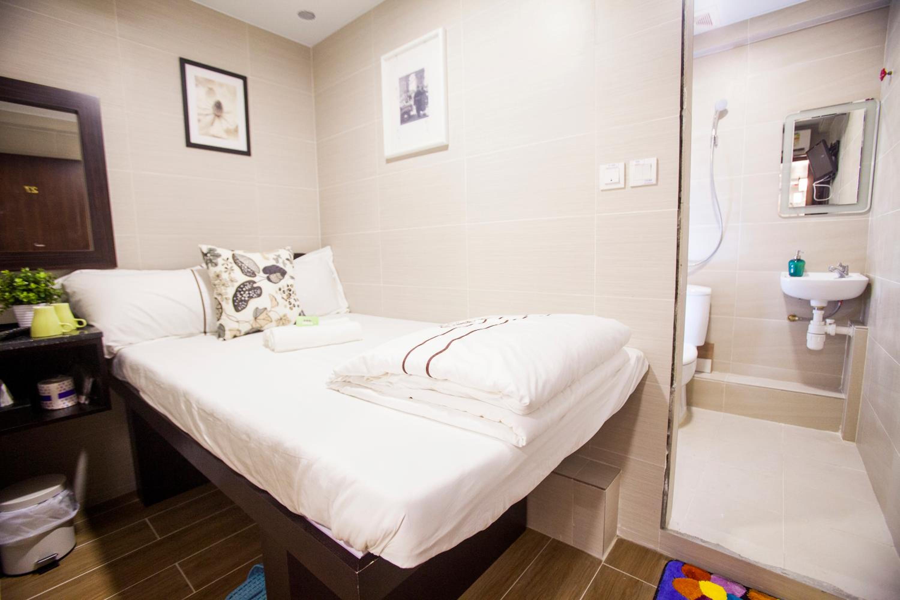 Standard Double Room thumbnail 5