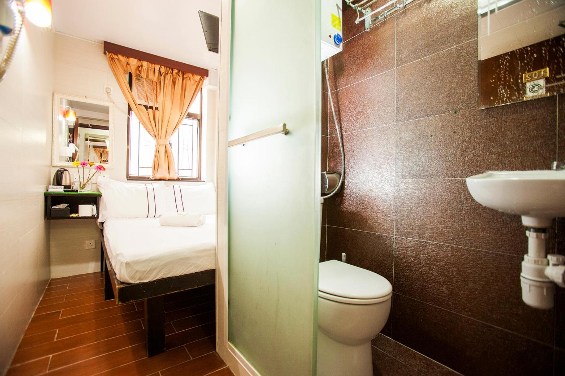 Standard Double Room thumbnail 6