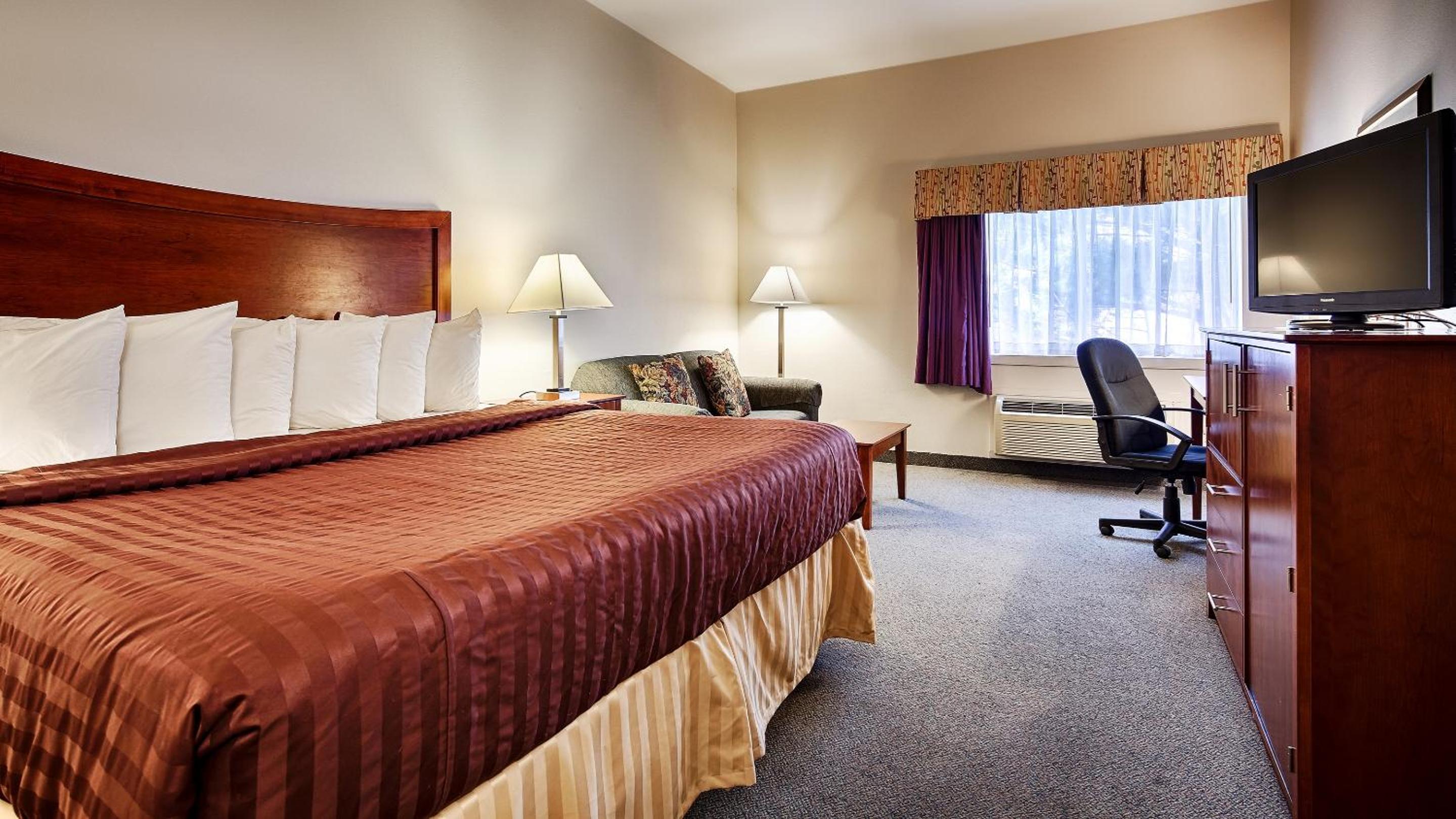 Queen Room with Two Queen Beds - Non-Smoking - Photo 2