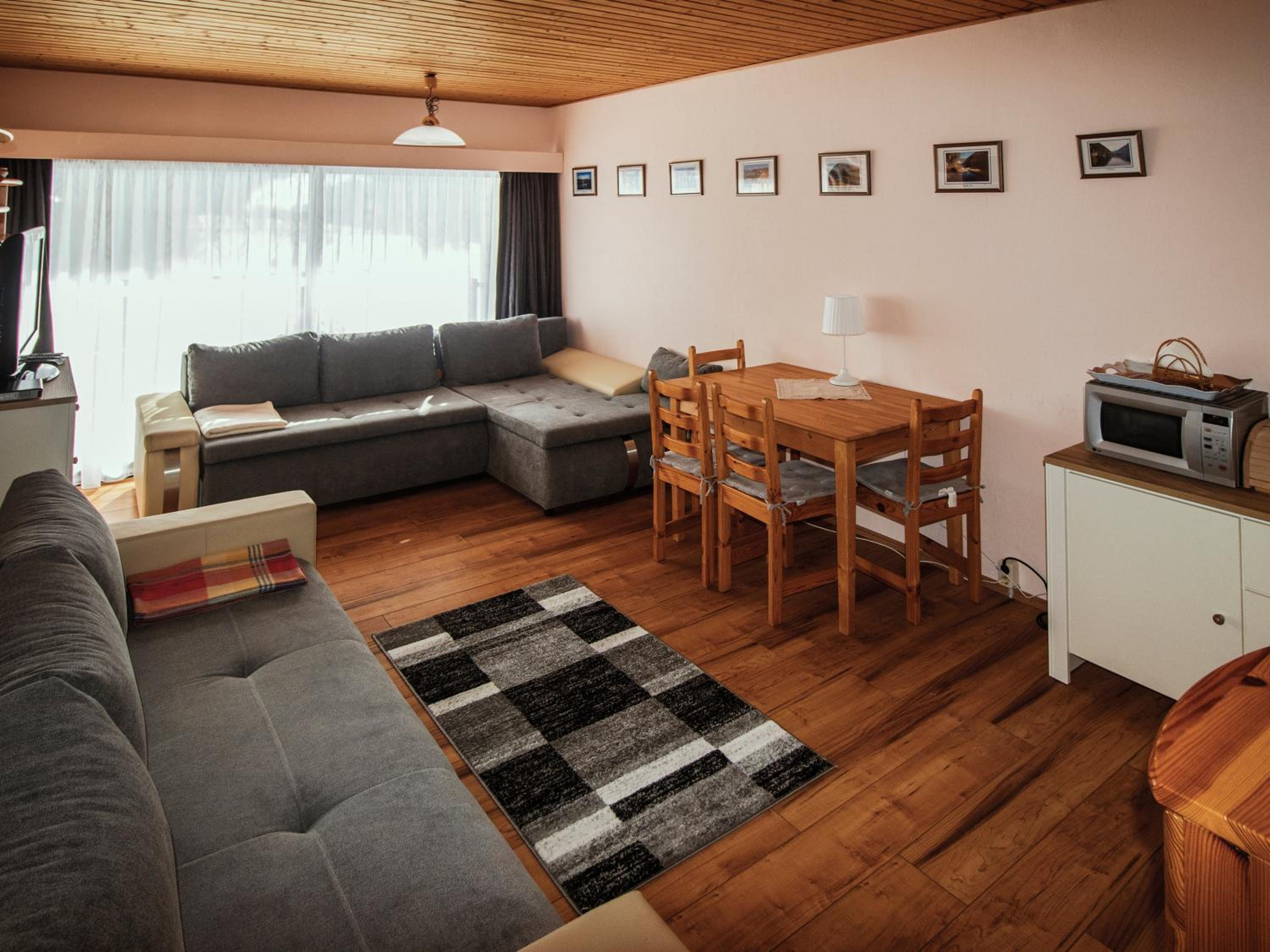One-Bedroom Apartment photo 1