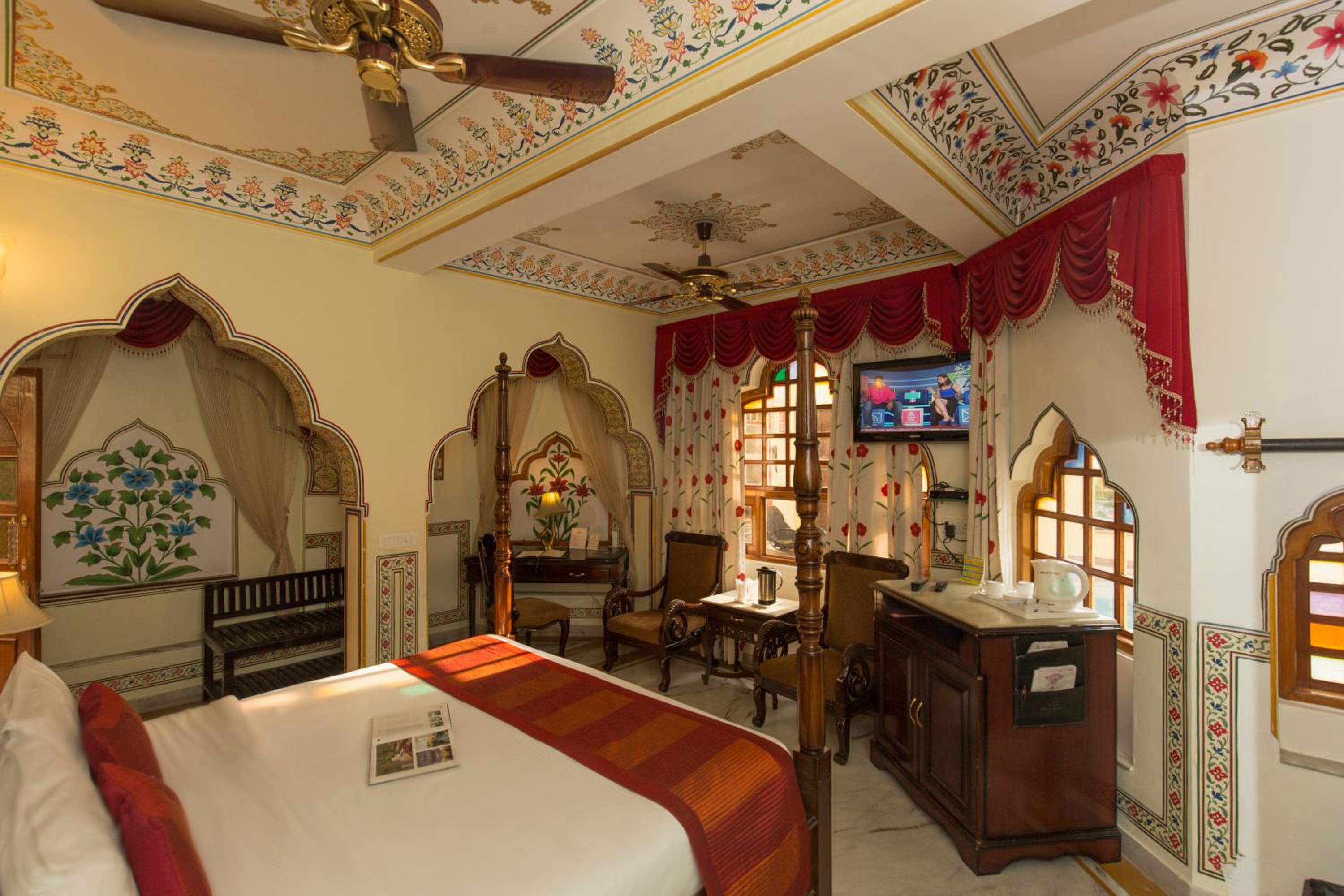 Royal Deluxe Double Room with Car and Chauffeur, Free pickup on arrival from train or bus station, daily Rajasthani dance & music show from 7–9 PM, swimming pool, and a dedicated travel desk to assist with local sightseeing tours and activities - Photo 2