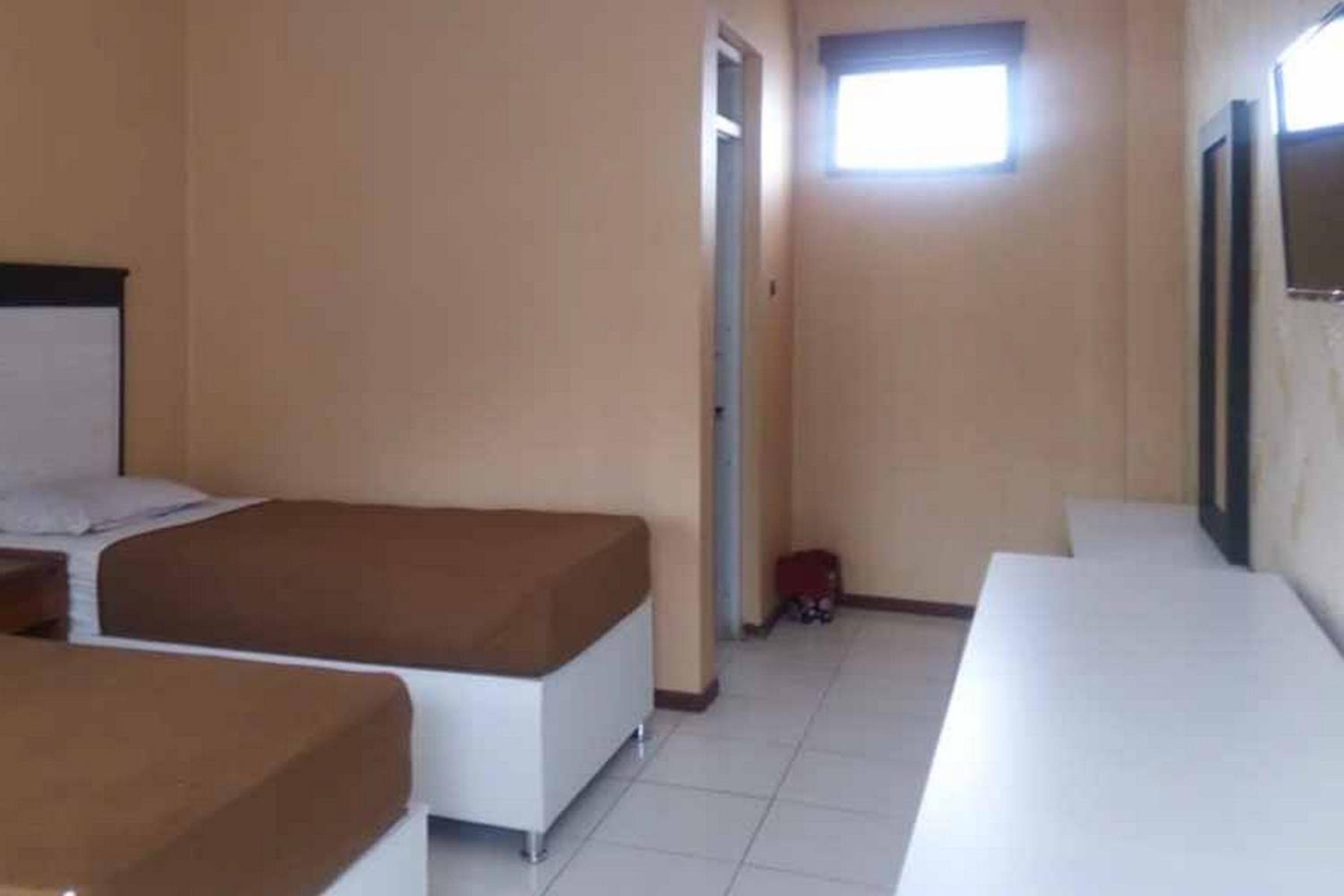Twin Room - Photo 1