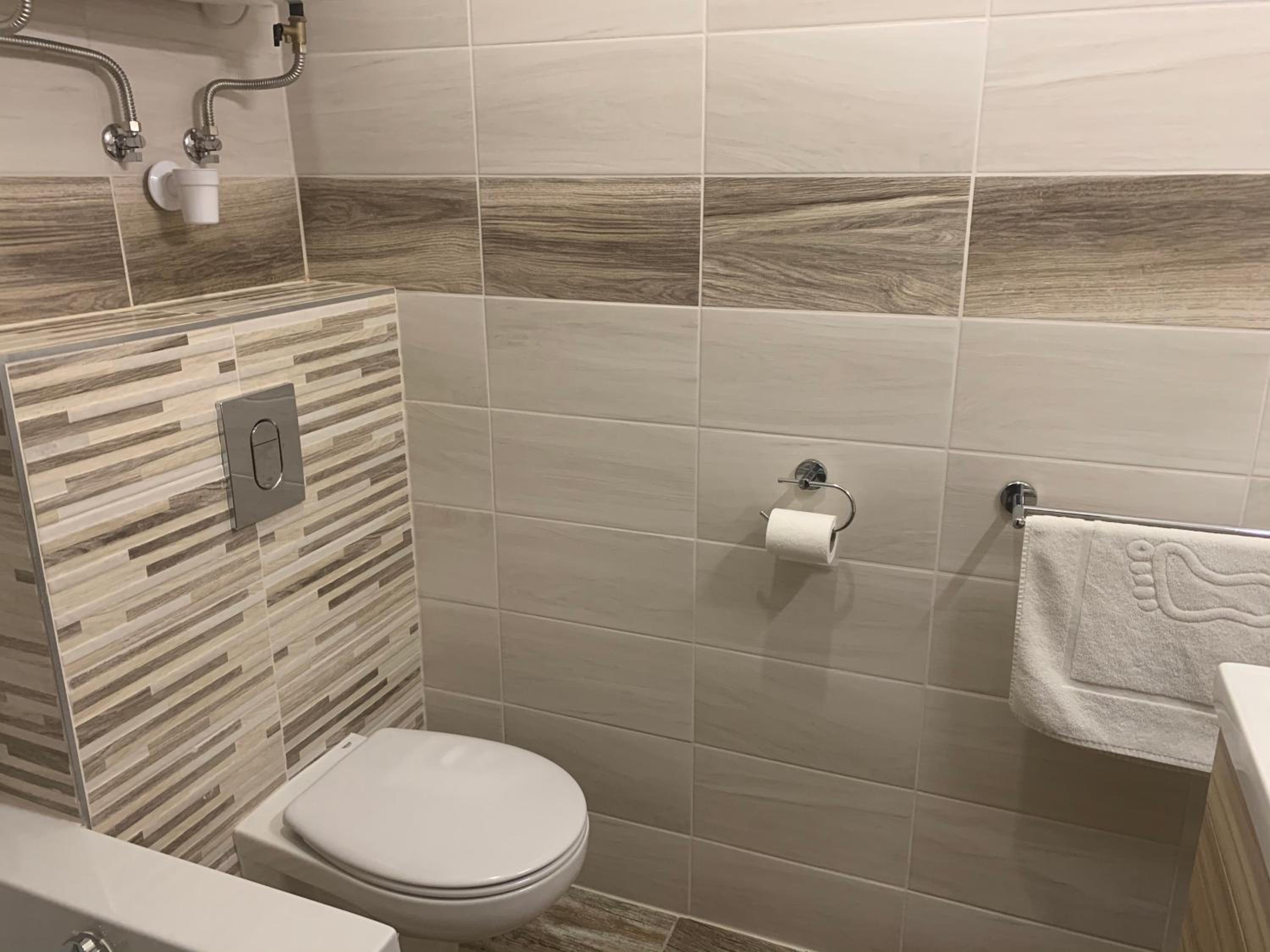 Quadruple Room with Bath photo 3