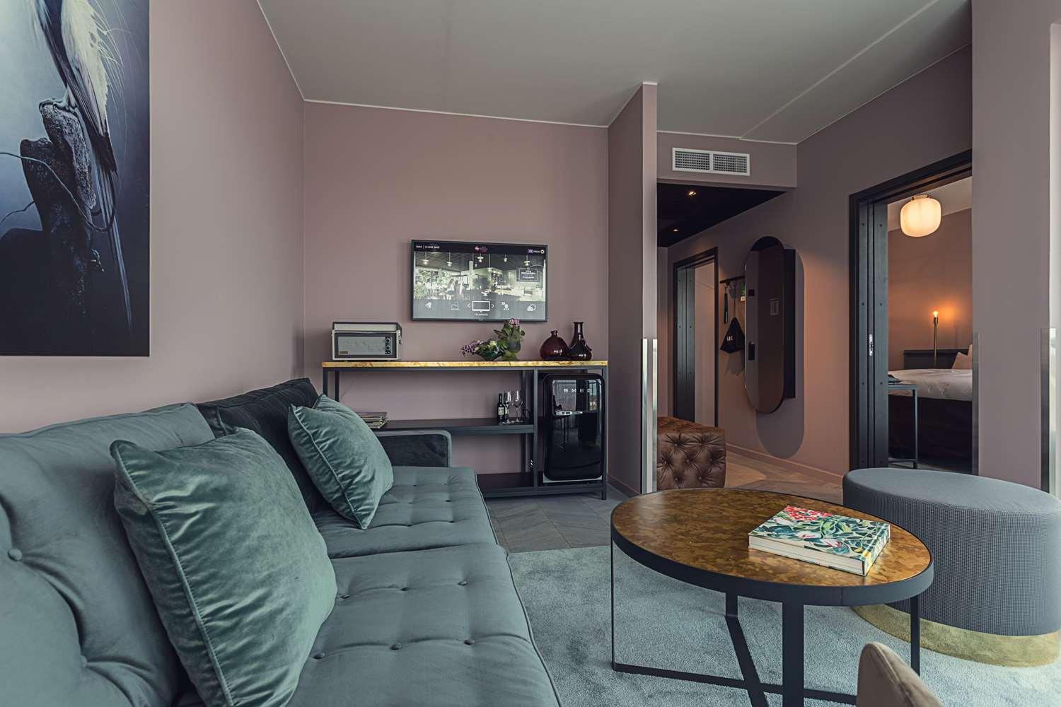 Suite with King Bed and Terrace - Non-Smoking - Photo 25