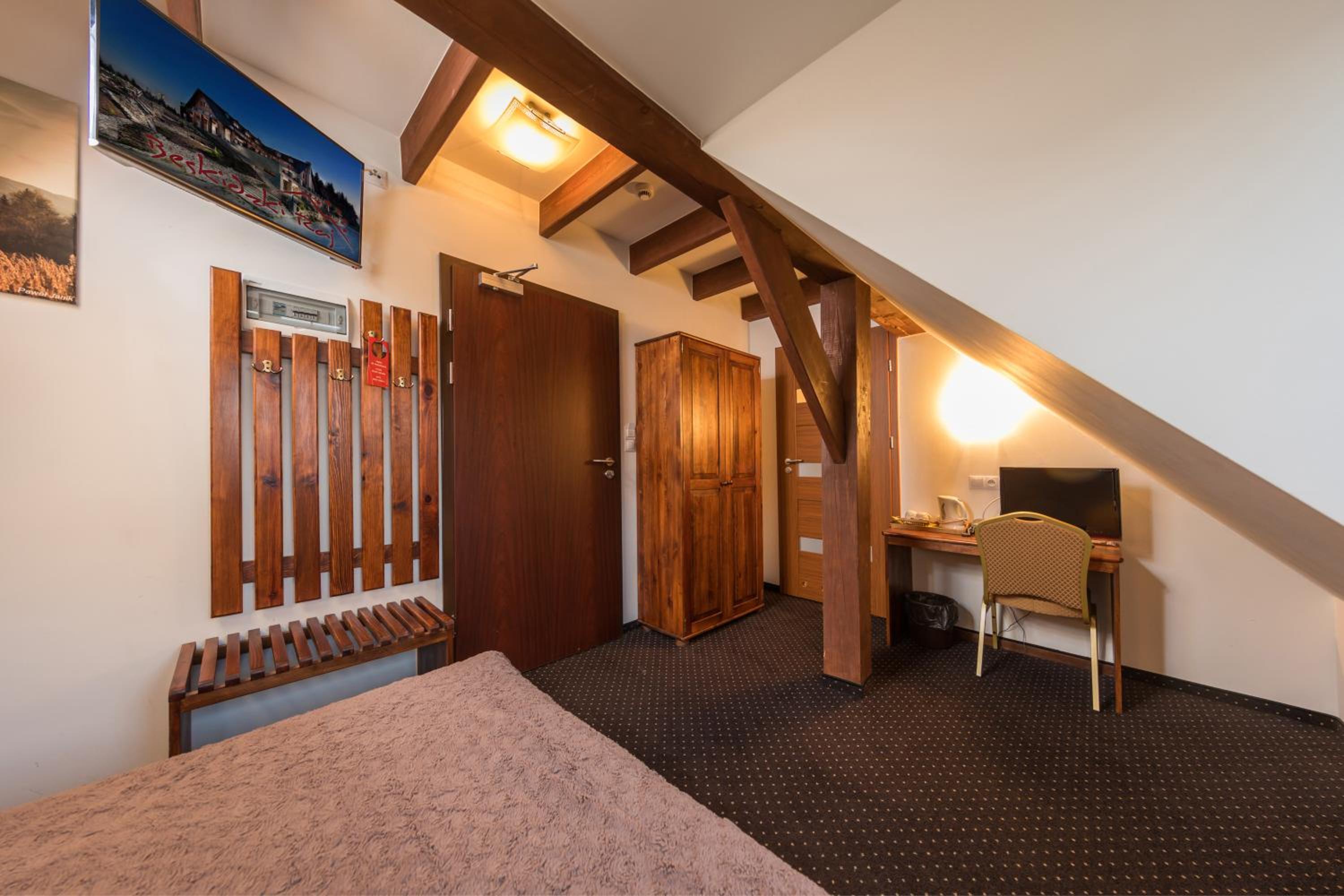 Double Room with Spa Bath - Photo 4
