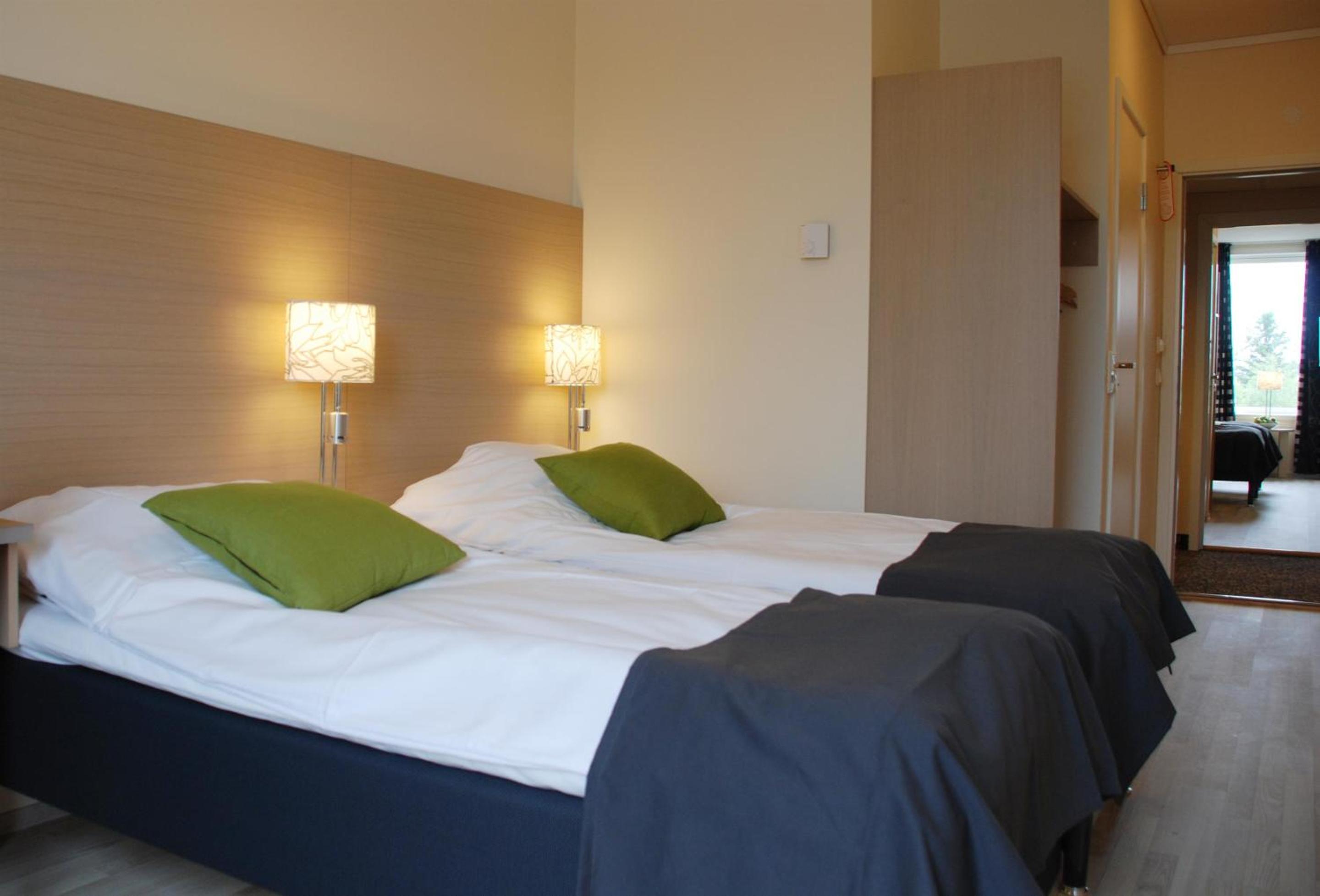 Double Room with Two Single Beds - Non-Smoking - Photo 3
