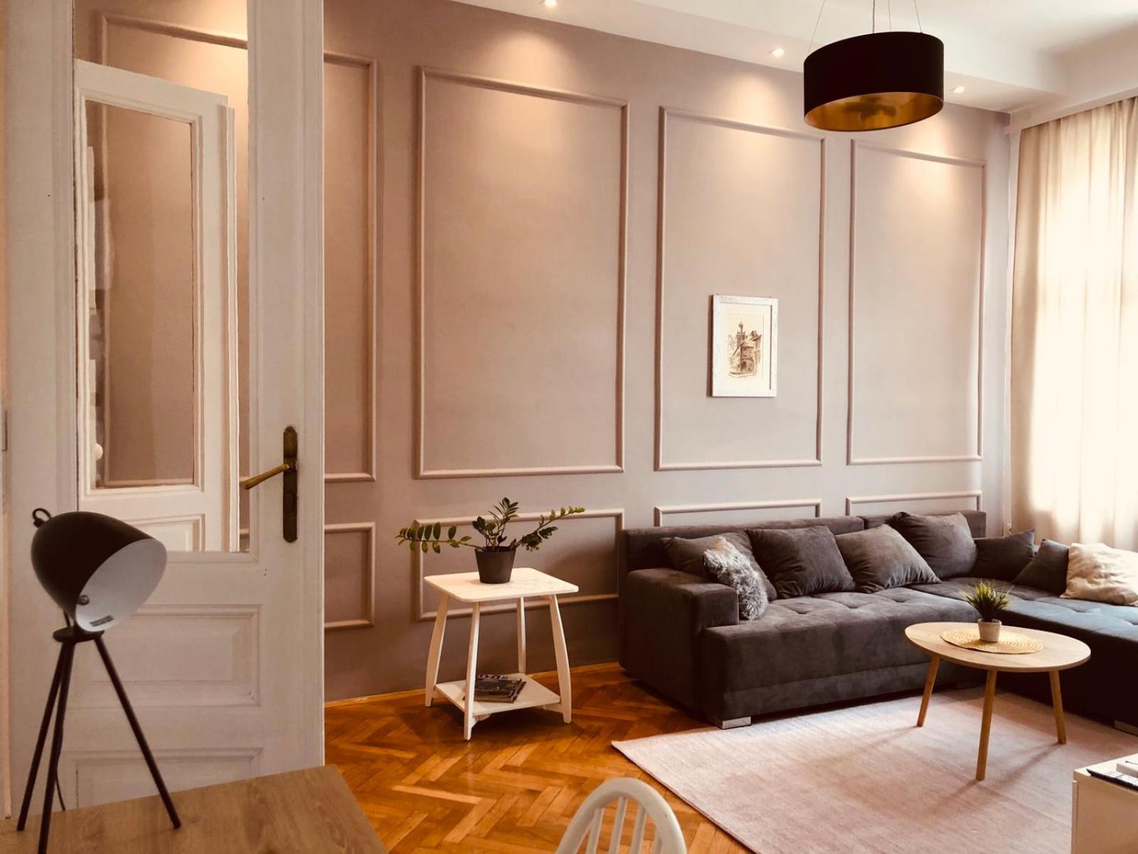 One-Bedroom Apartment - Photo 1